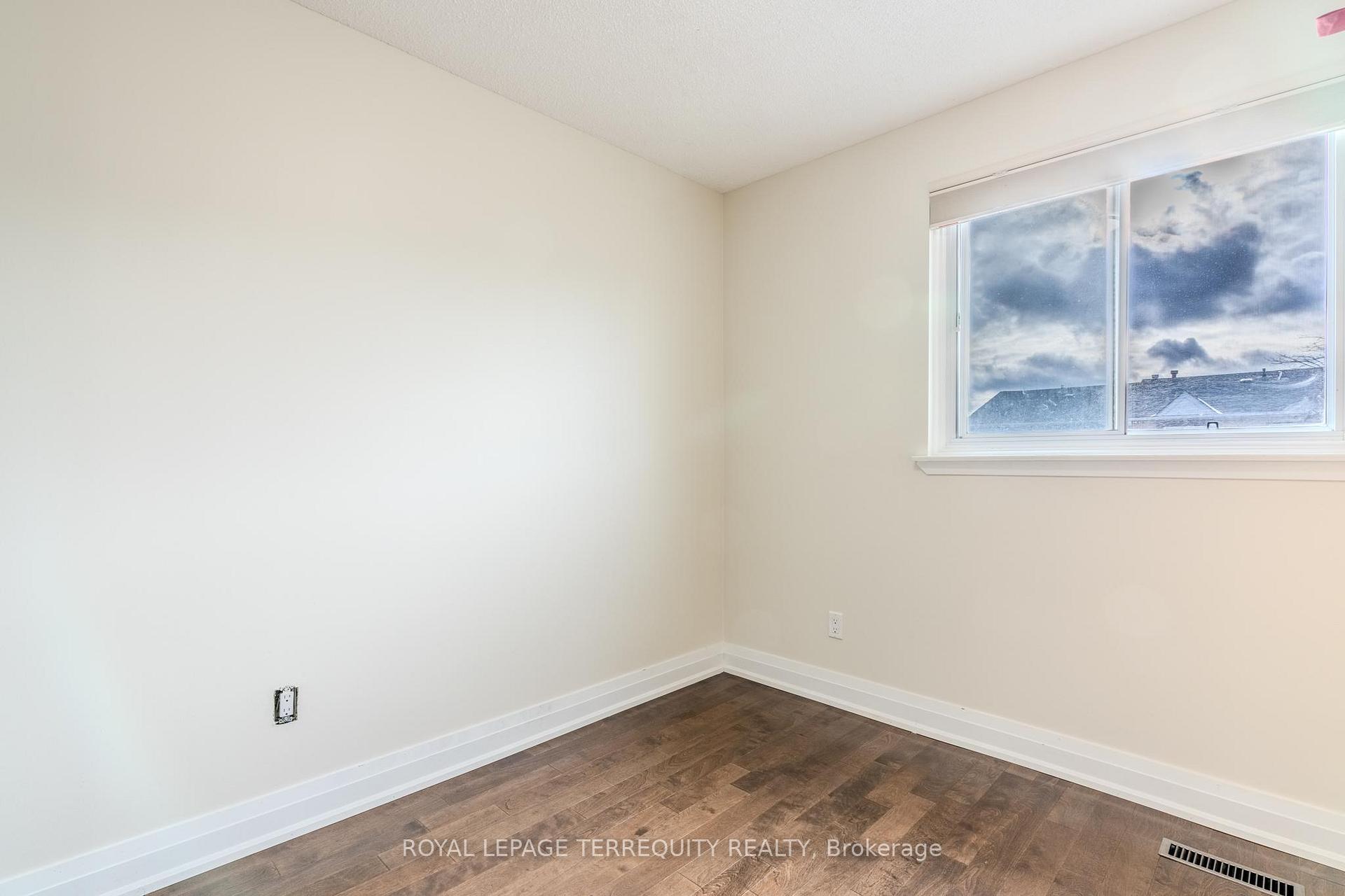 Photo 22 of 84 Moregate Crescent, Brampton, Central Park — HOMEH