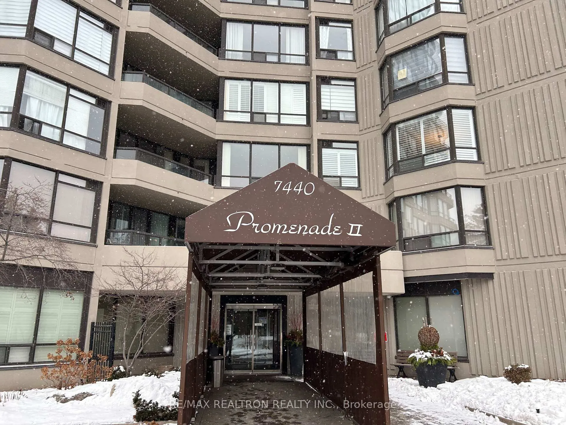 Front of Unit 1411, 7440 Bathurst Street