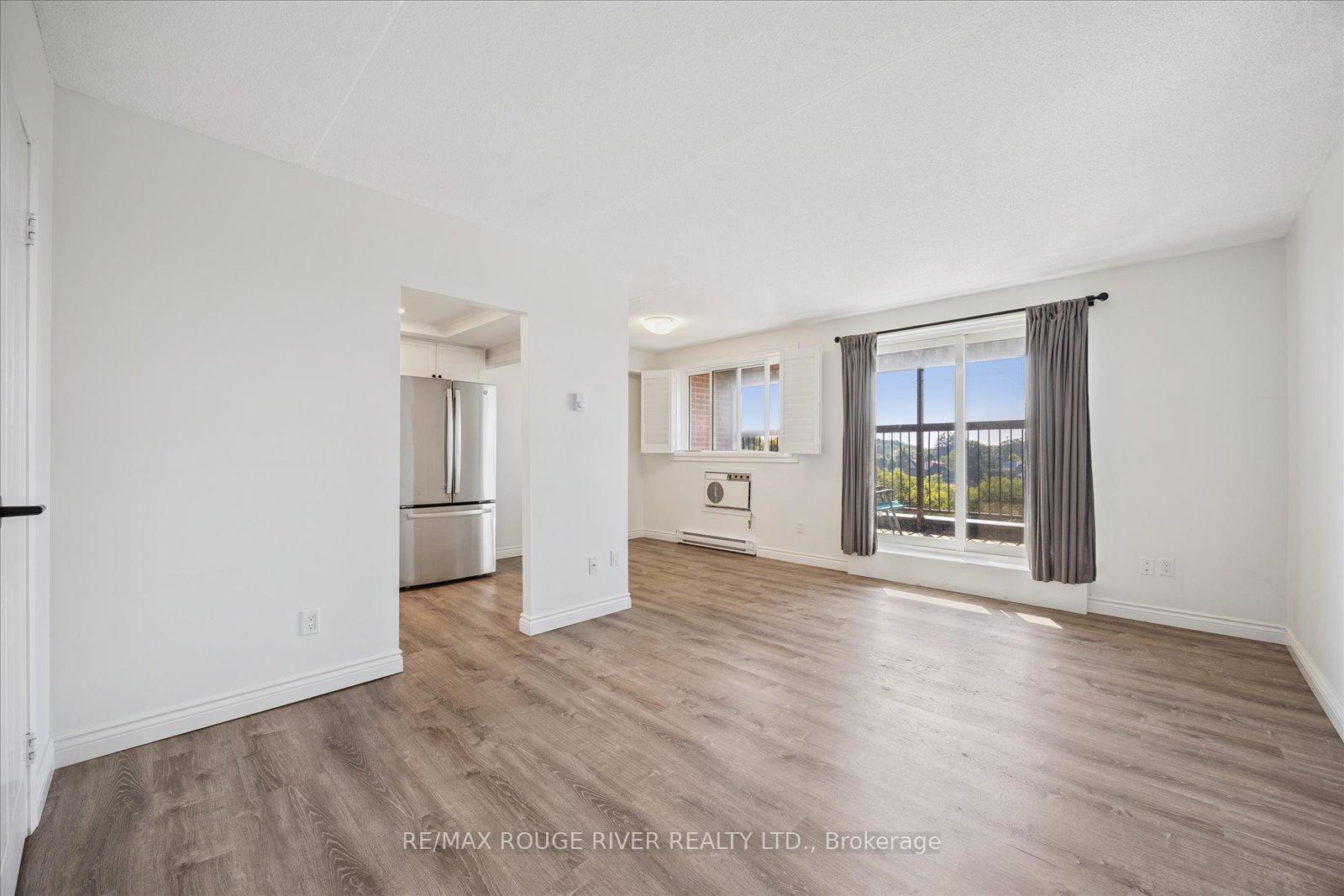Photo 4 of Unit 601, 144 Queen Street, Clarington, Bowmanville — HOMEH