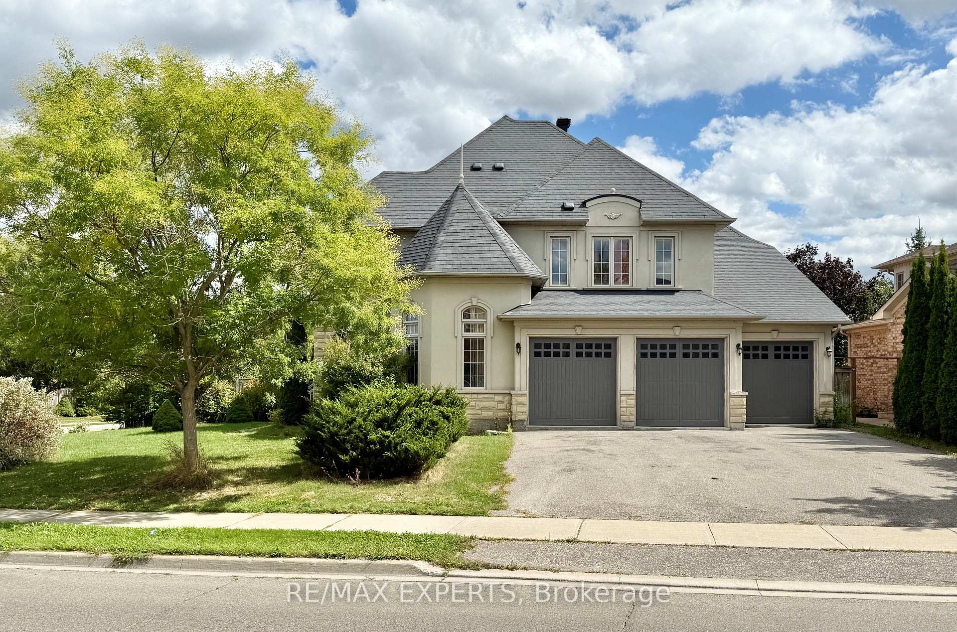 Photo 1 of 2 Louvre Circle, Brampton, Vales of Castlemore North — HOMEH