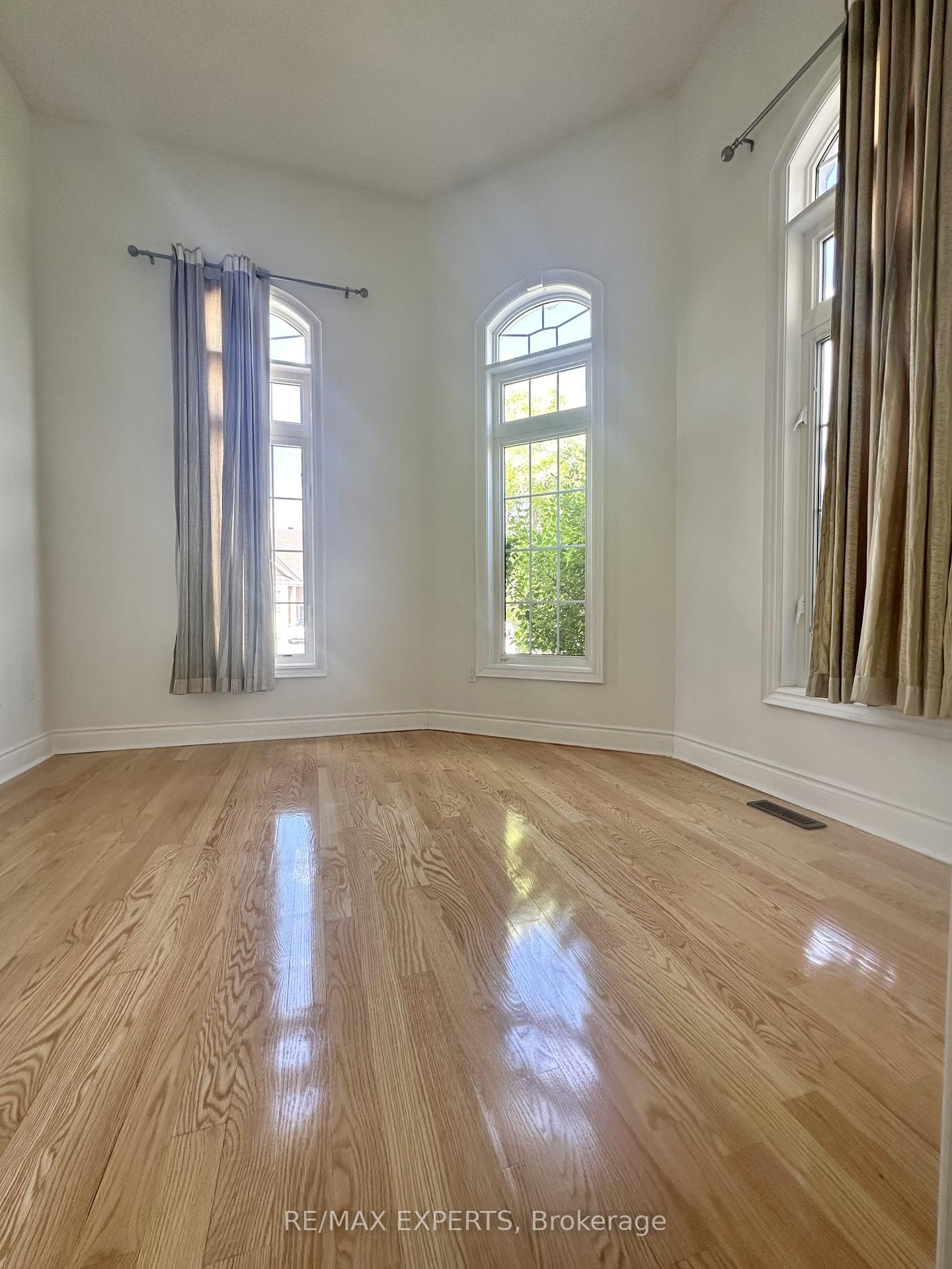 Photo 9 of 2 Louvre Circle, Brampton, Vales of Castlemore North — HOMEH
