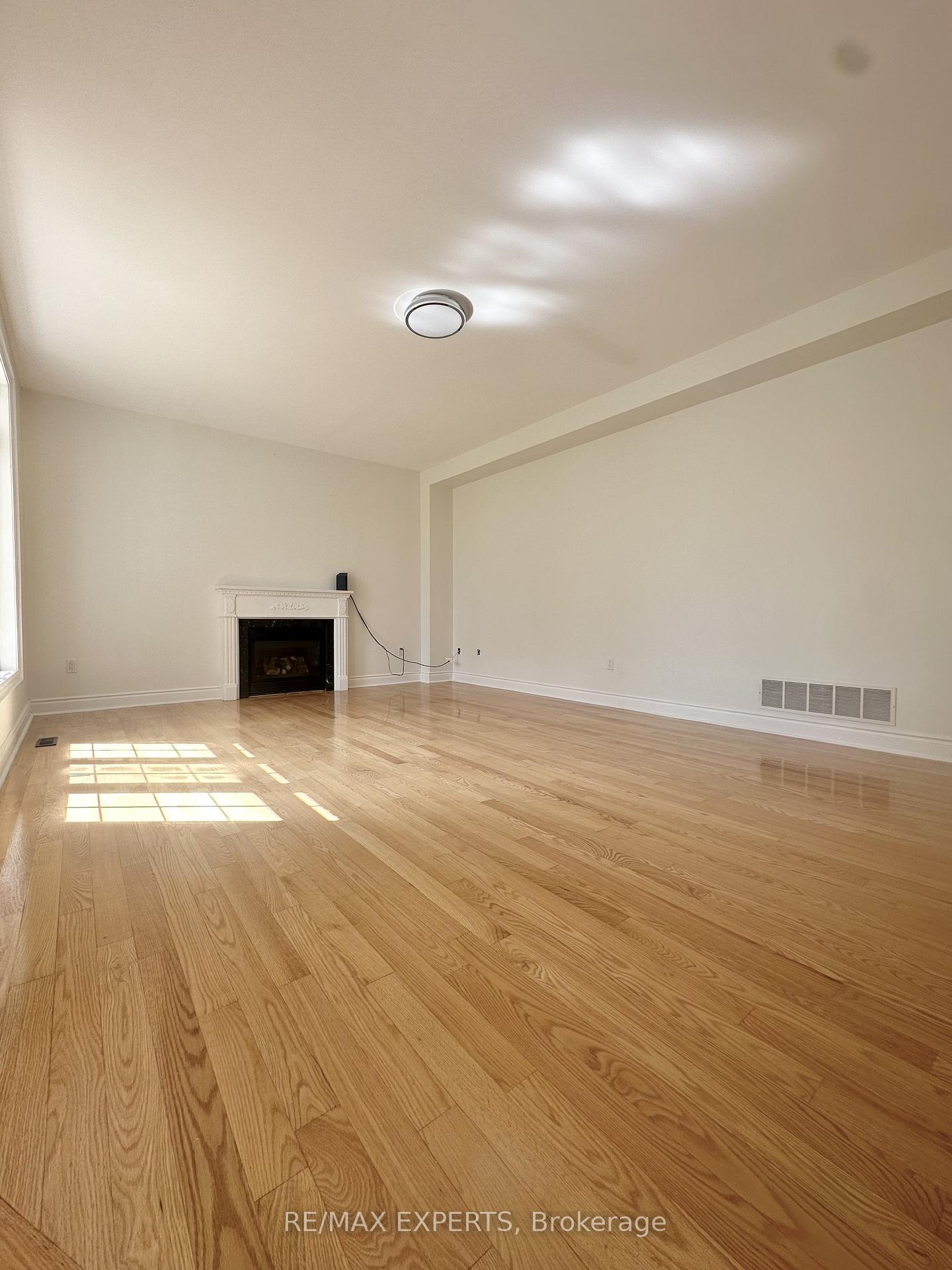 Photo 13 of 2 Louvre Circle, Brampton, Vales of Castlemore North — HOMEH