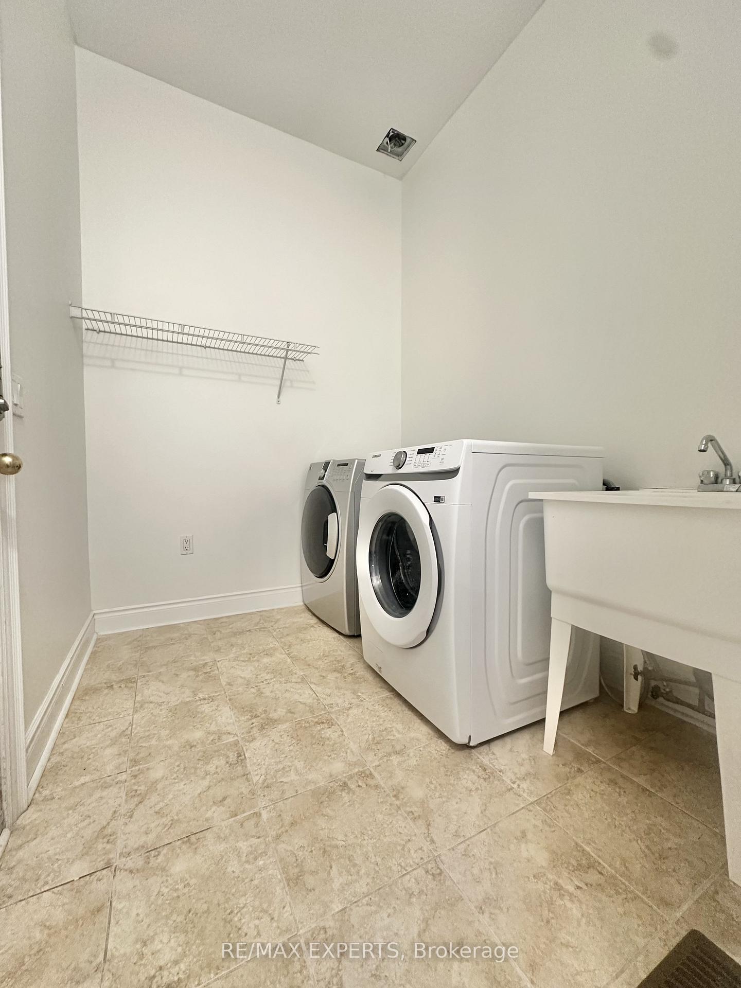 Photo 18 of 2 Louvre Circle, Brampton, Vales of Castlemore North — HOMEH