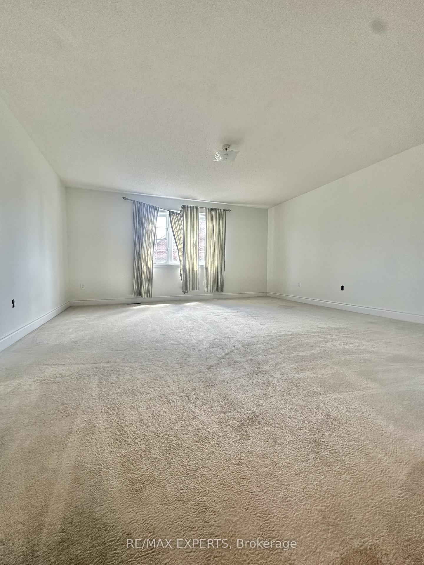 Photo 19 of 2 Louvre Circle, Brampton, Vales of Castlemore North — HOMEH