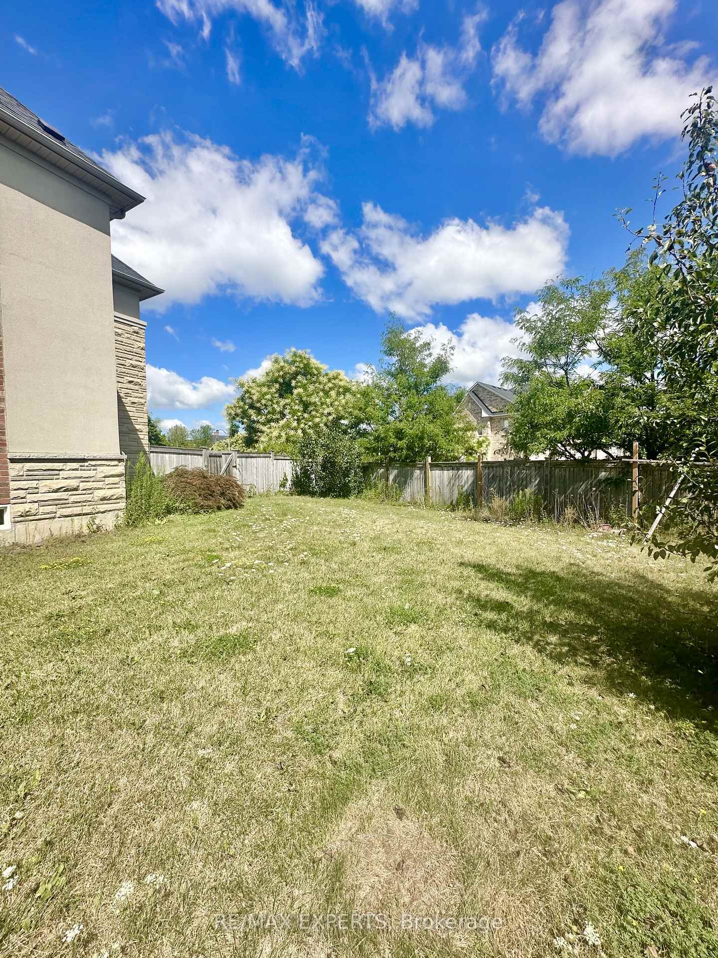 Photo 34 of 2 Louvre Circle, Brampton, Vales of Castlemore North — HOMEH