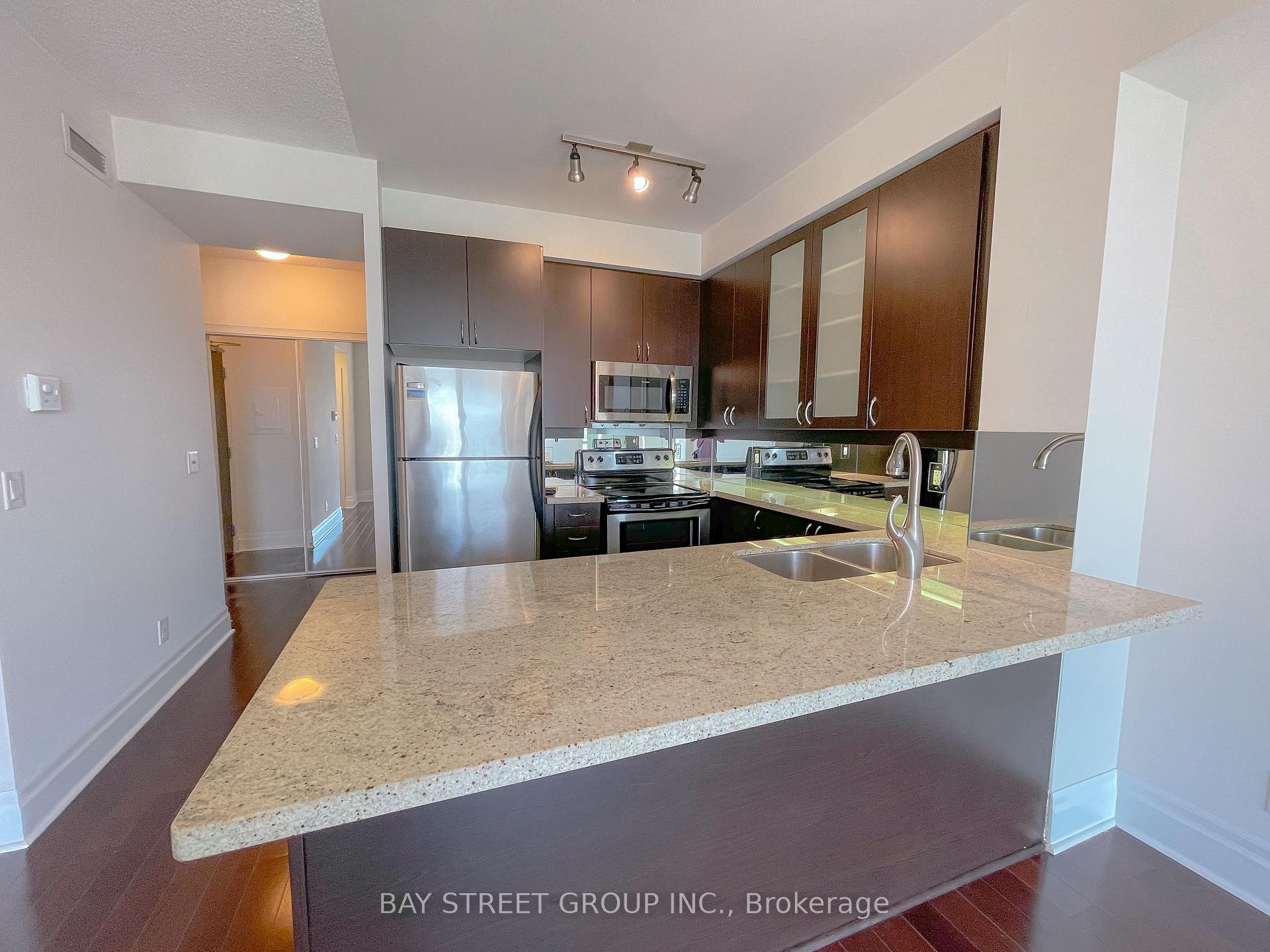 Photo 5 of Unit 706, 1 Upper Duke Crescent, Markham, Unionville — HOMEH