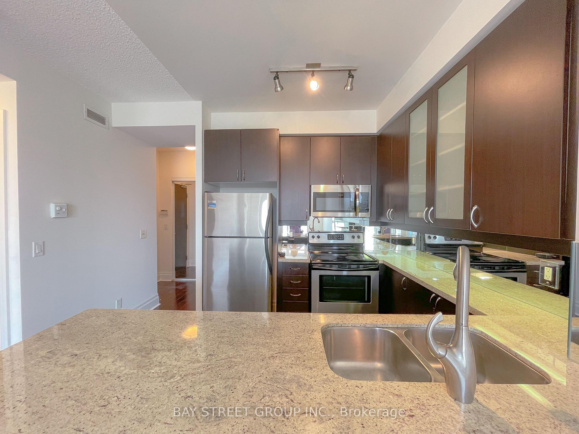 Photo 6 of Unit 706, 1 Upper Duke Crescent, Markham, Unionville — HOMEH