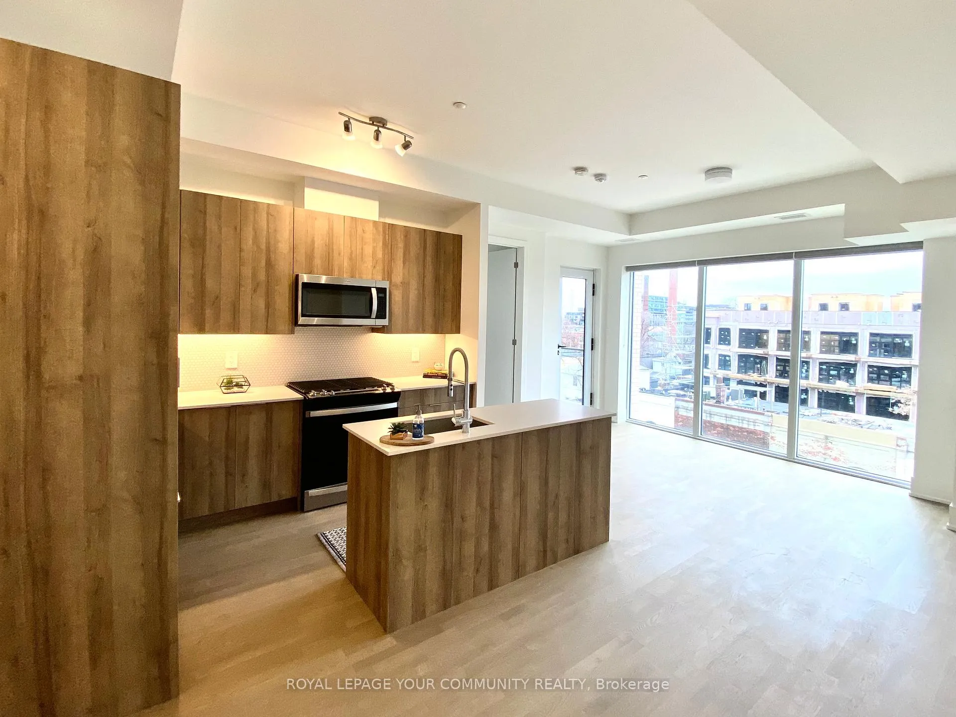 Photo 4 of Unit 401, 495 Logan Avenue, Toronto, North Riverdale — HOMEH