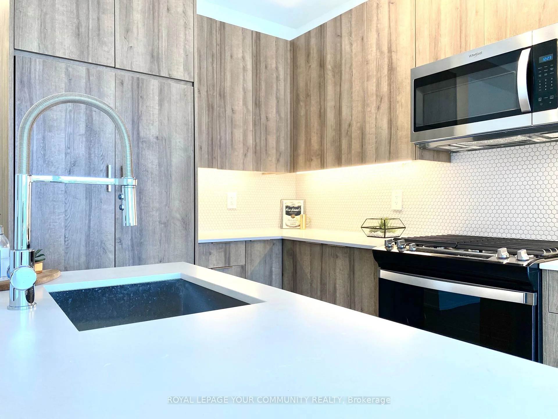 Photo 7 of Unit 401, 495 Logan Avenue, Toronto, North Riverdale — HOMEH