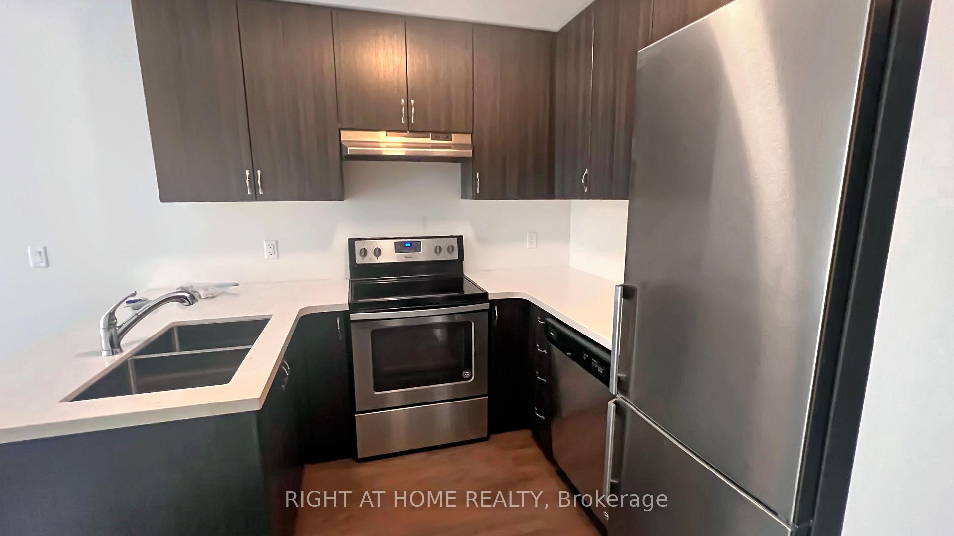 Photo 3 of Unit 43, 300 Alex Gardner Circle, Aurora, Aurora Heights — HOMEH