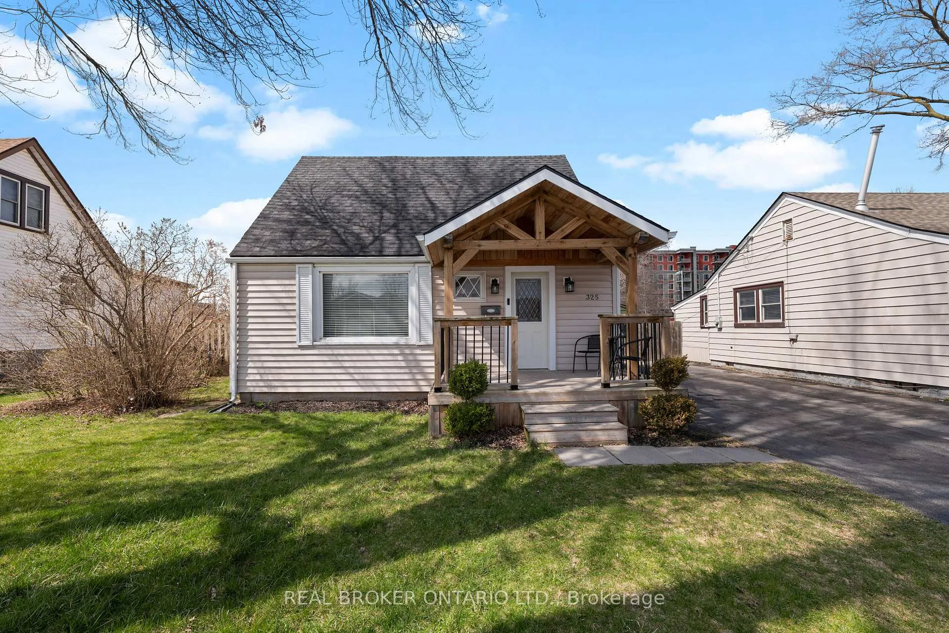 Photo 1 of 325 Crowland Avenue, Welland, Lincoln/Crowland — HOMEH