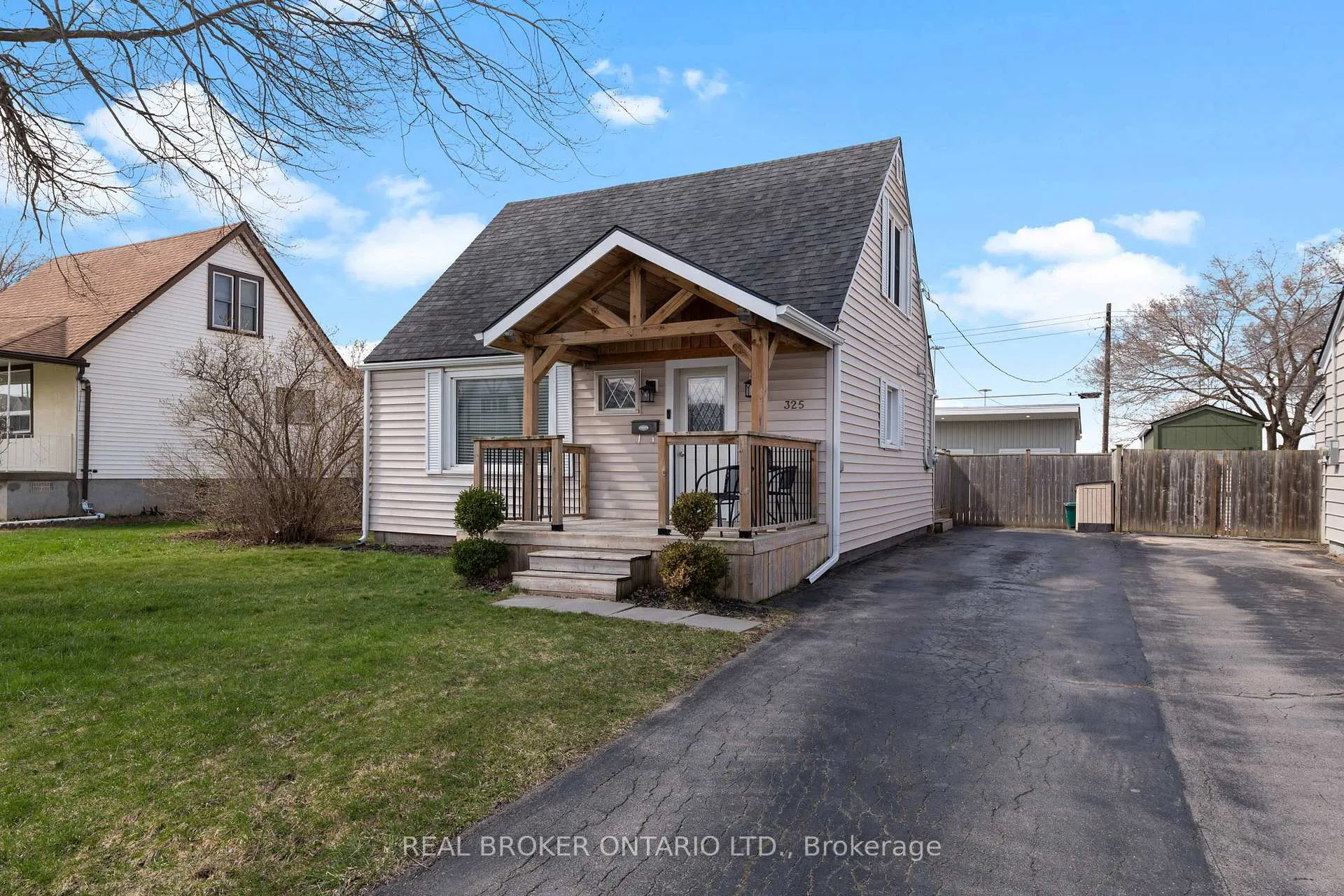 Photo 2 of 325 Crowland Avenue, Welland, Lincoln/Crowland — HOMEH