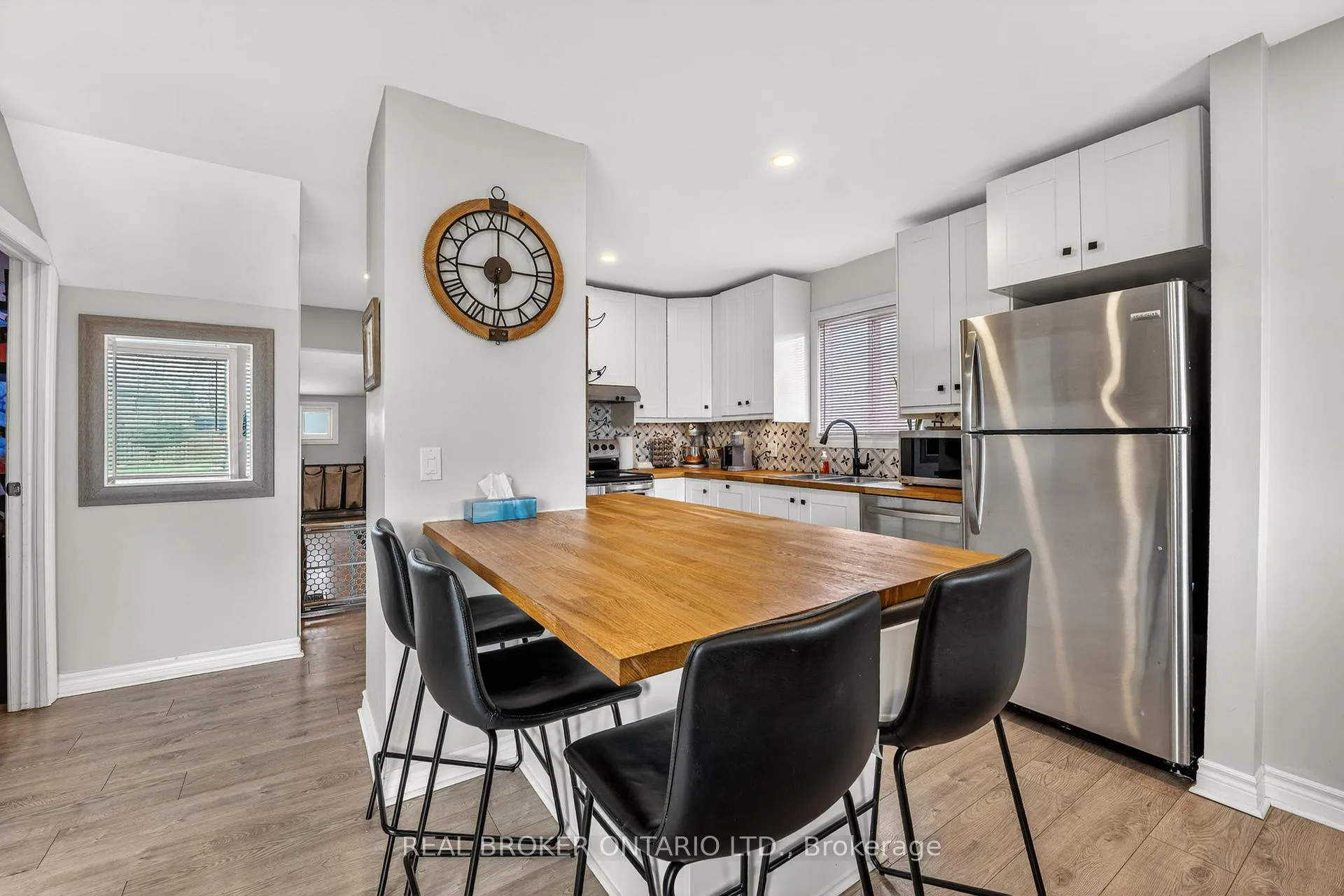 Photo 5 of 325 Crowland Avenue, Welland, Lincoln/Crowland — HOMEH