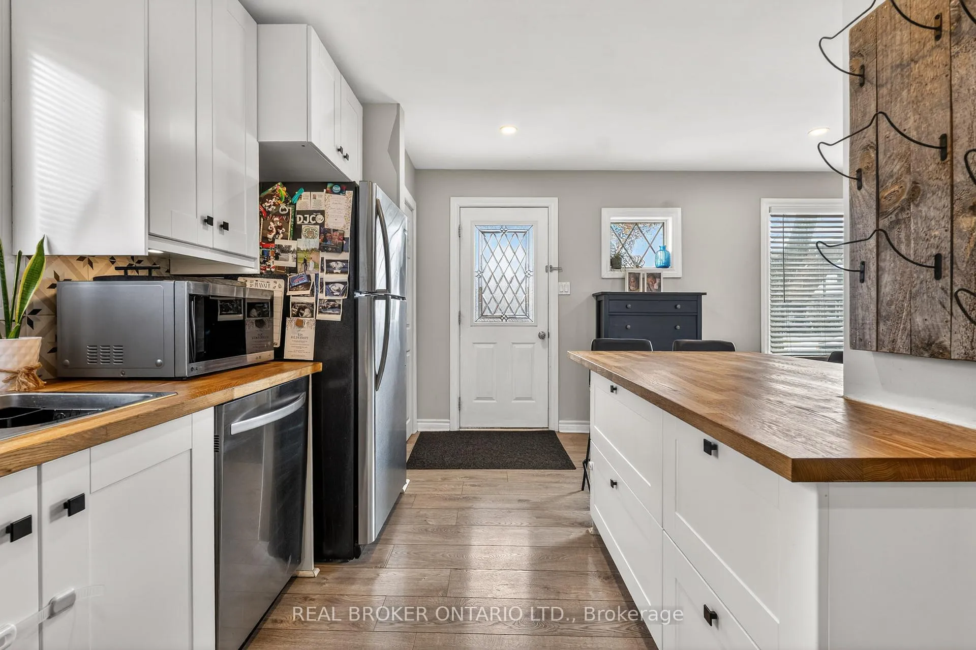 Photo 7 of 325 Crowland Avenue, Welland, Lincoln/Crowland — HOMEH