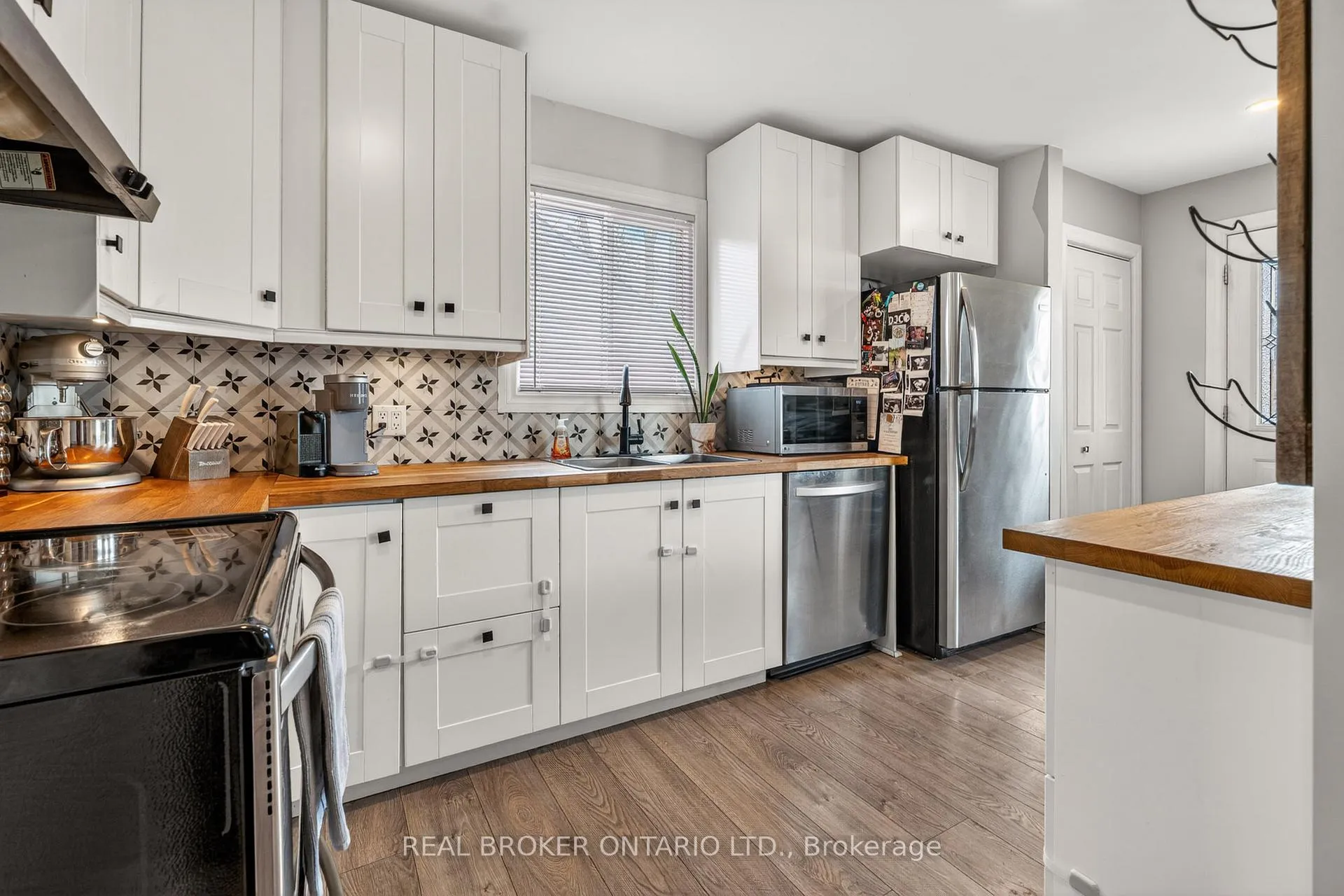 Photo 8 of 325 Crowland Avenue, Welland, Lincoln/Crowland — HOMEH