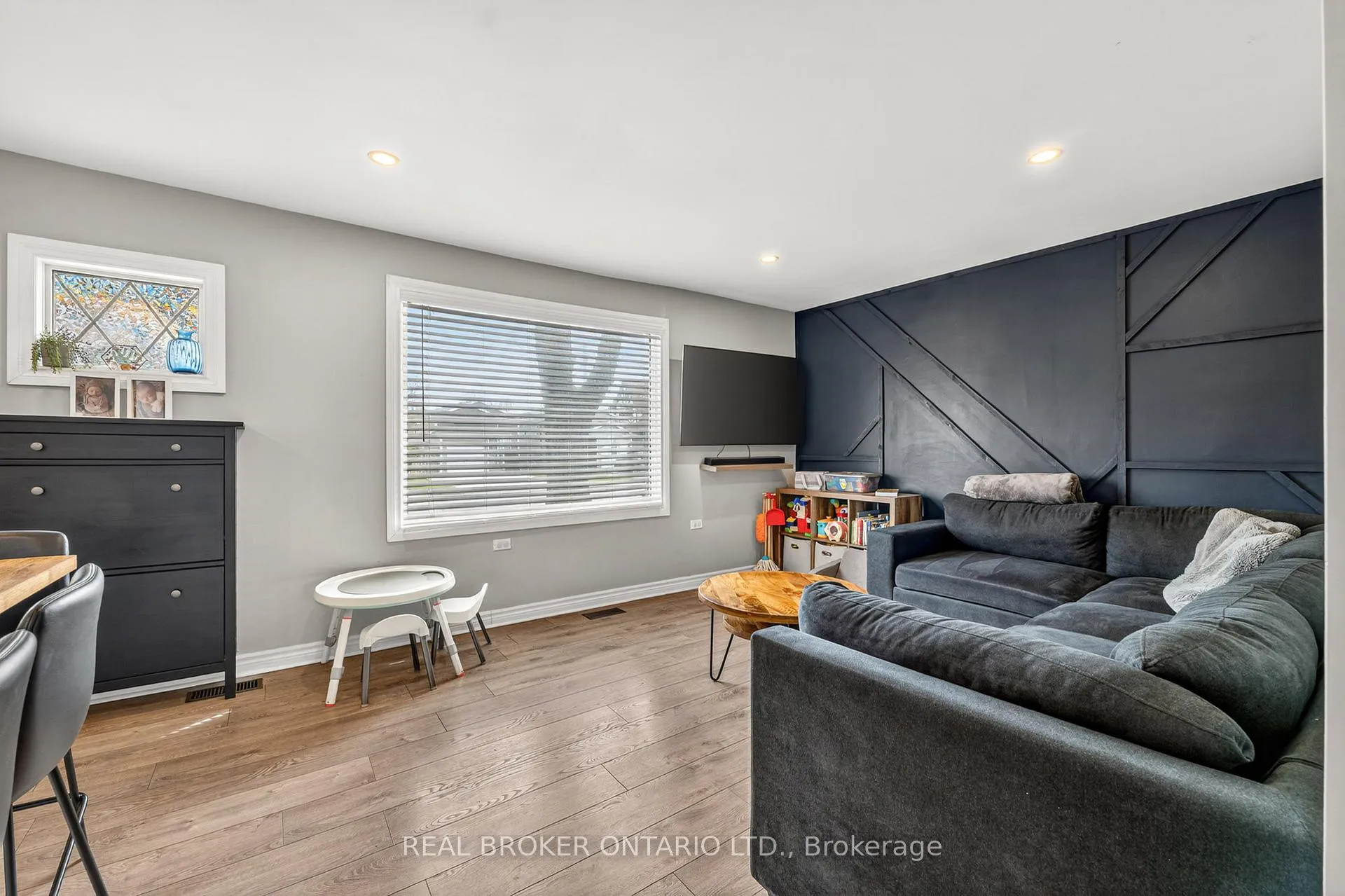 Photo 9 of 325 Crowland Avenue, Welland, Lincoln/Crowland — HOMEH