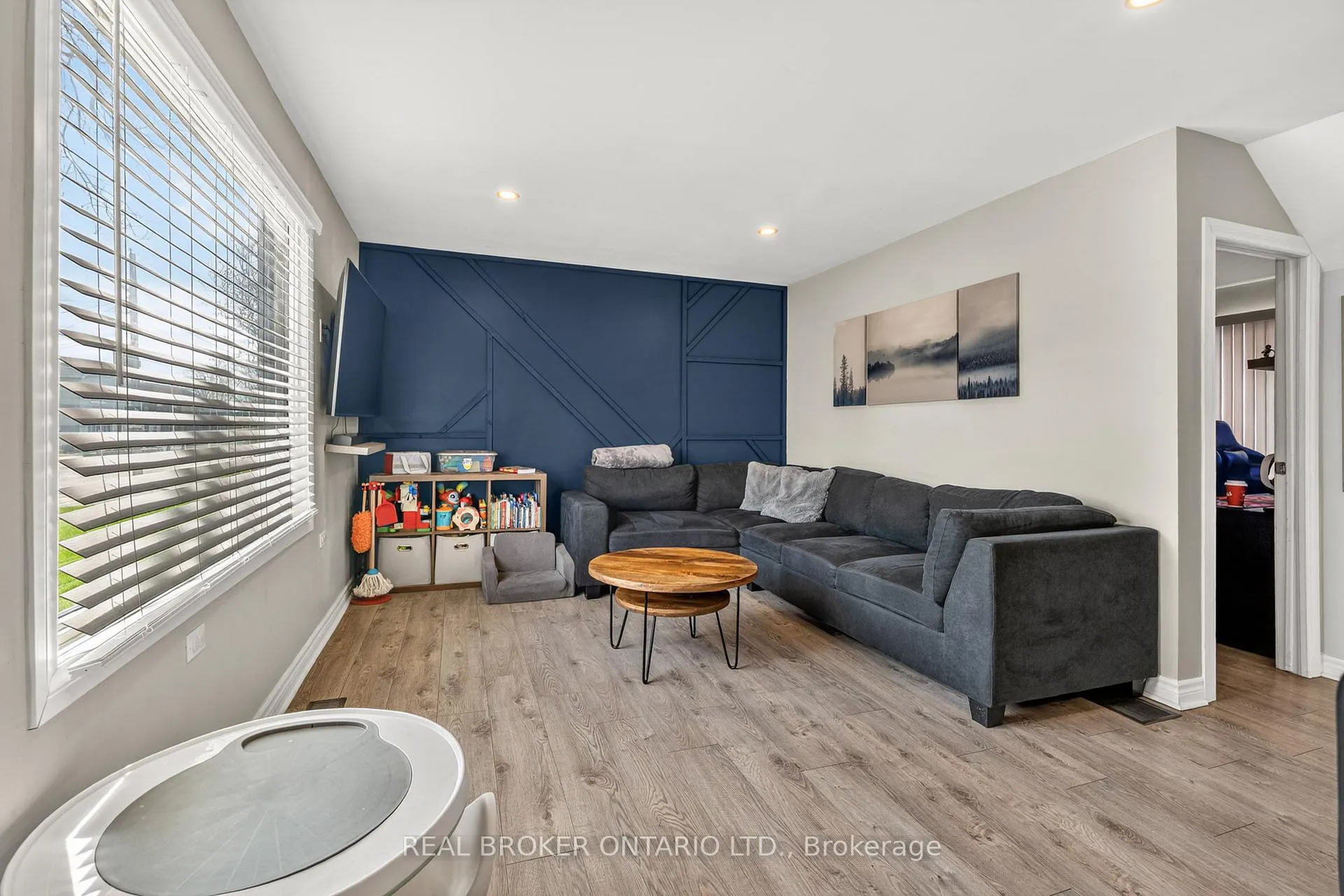 Photo 11 of 325 Crowland Avenue, Welland, Lincoln/Crowland — HOMEH