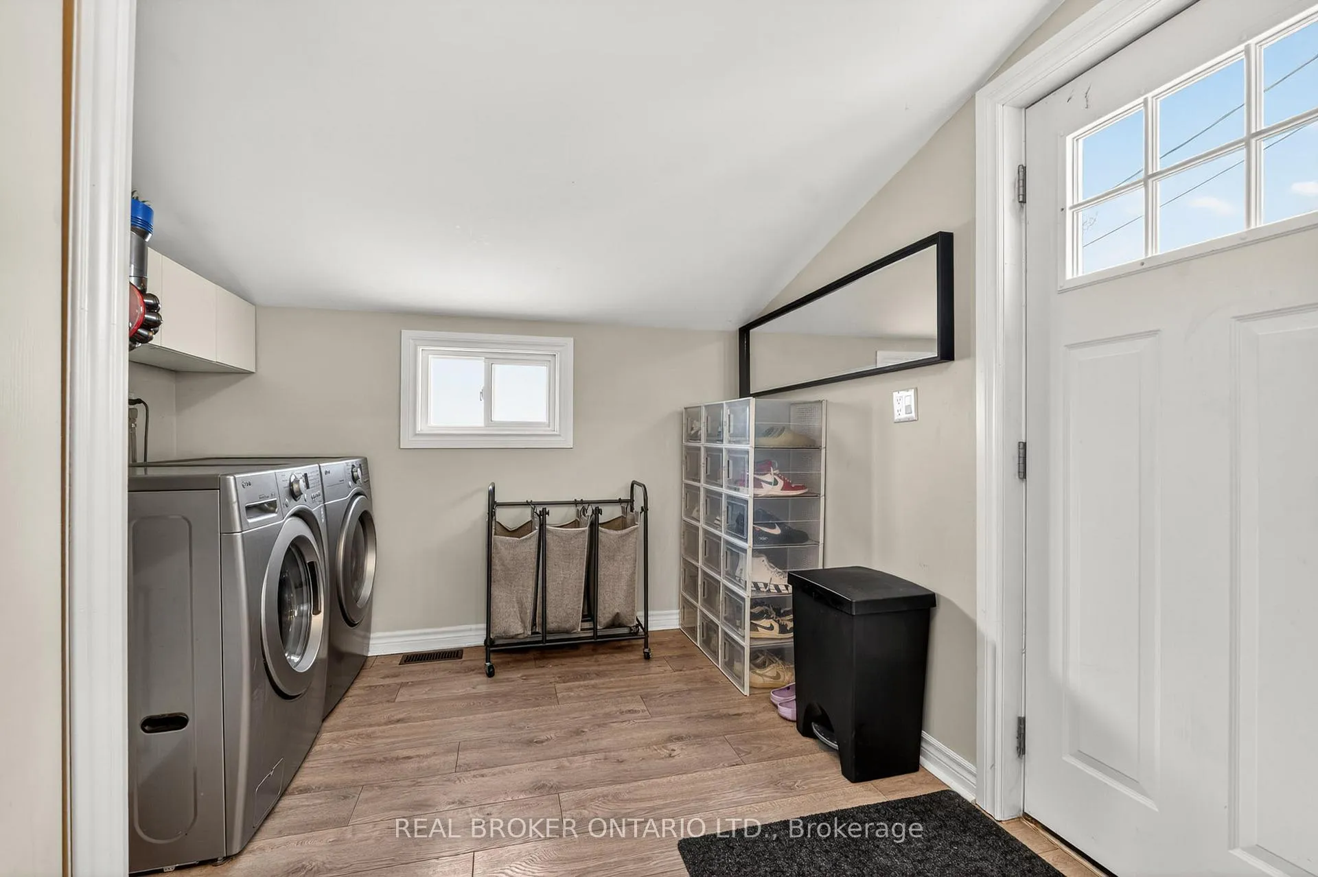 Photo 15 of 325 Crowland Avenue, Welland, Lincoln/Crowland — HOMEH