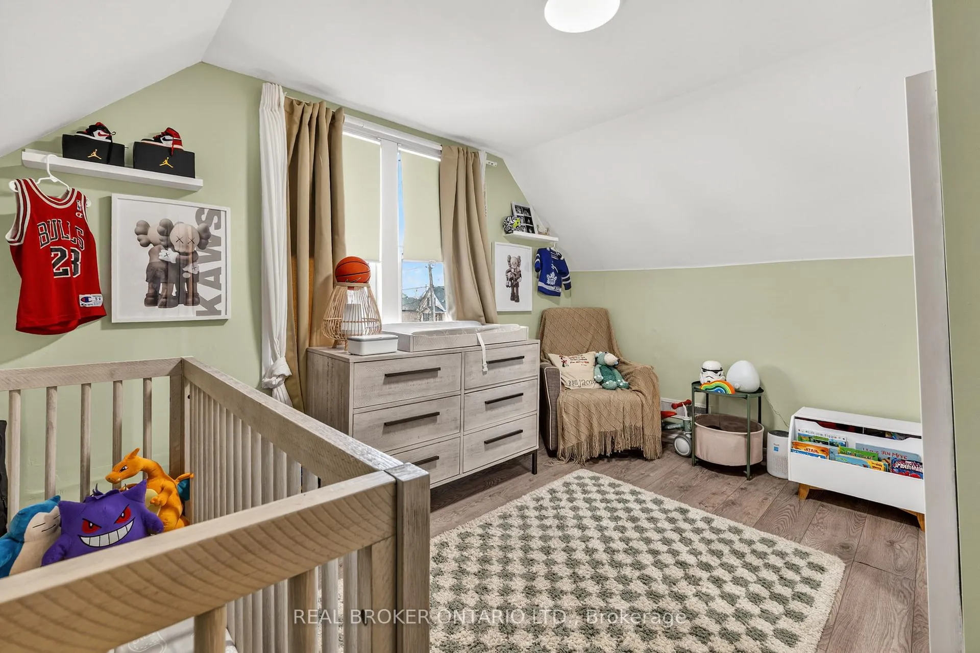 Photo 20 of 325 Crowland Avenue, Welland, Lincoln/Crowland — HOMEH