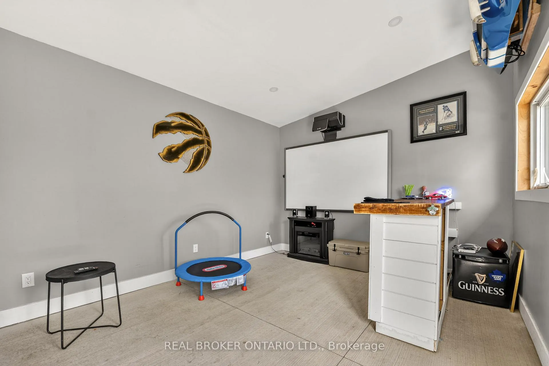 Photo 22 of 325 Crowland Avenue, Welland, Lincoln/Crowland — HOMEH