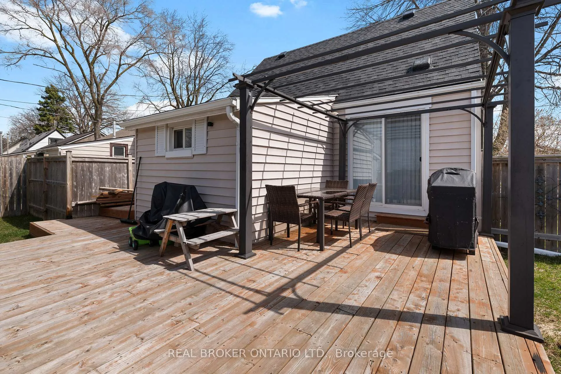 Photo 24 of 325 Crowland Avenue, Welland, Lincoln/Crowland — HOMEH