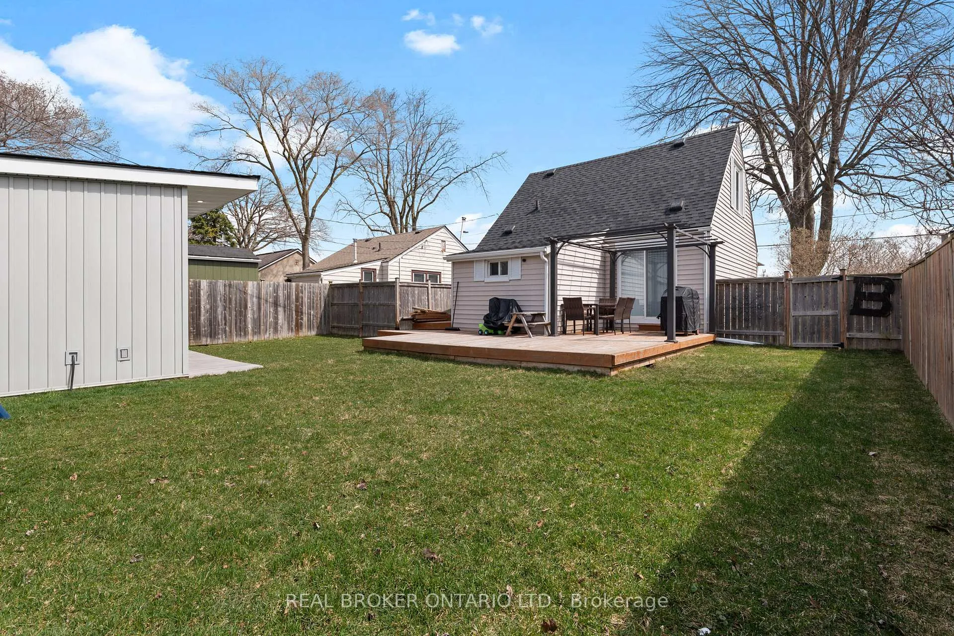 Photo 26 of 325 Crowland Avenue, Welland, Lincoln/Crowland — HOMEH