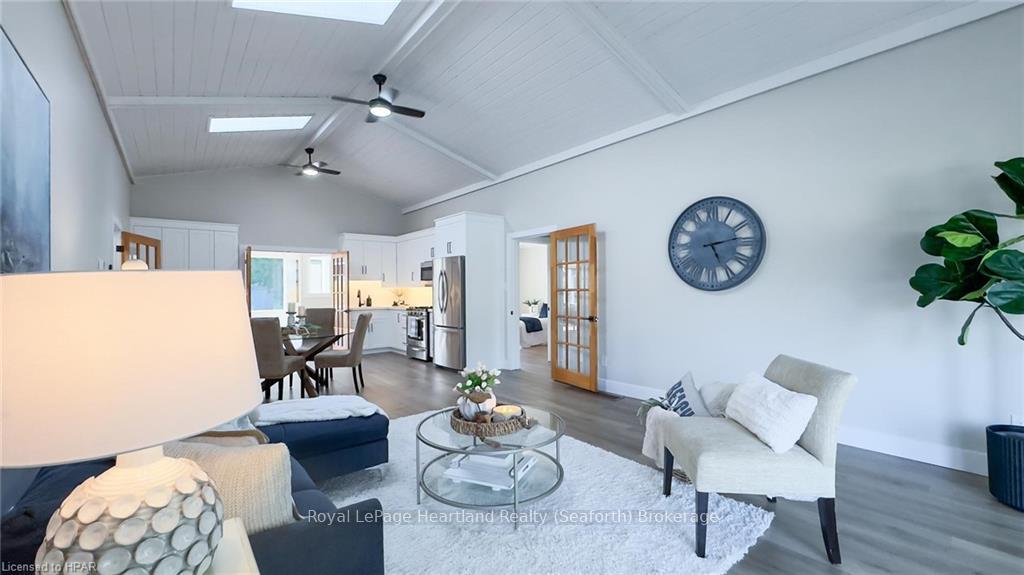 Photo 4 of 22 Hamilton Street, Bluewater, Bayfield — HOMEH