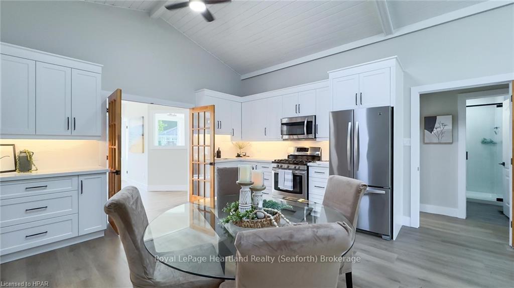Photo 10 of 22 Hamilton Street, Bluewater, Bayfield — HOMEH