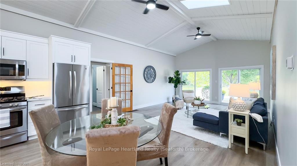 Photo 11 of 22 Hamilton Street, Bluewater, Bayfield — HOMEH