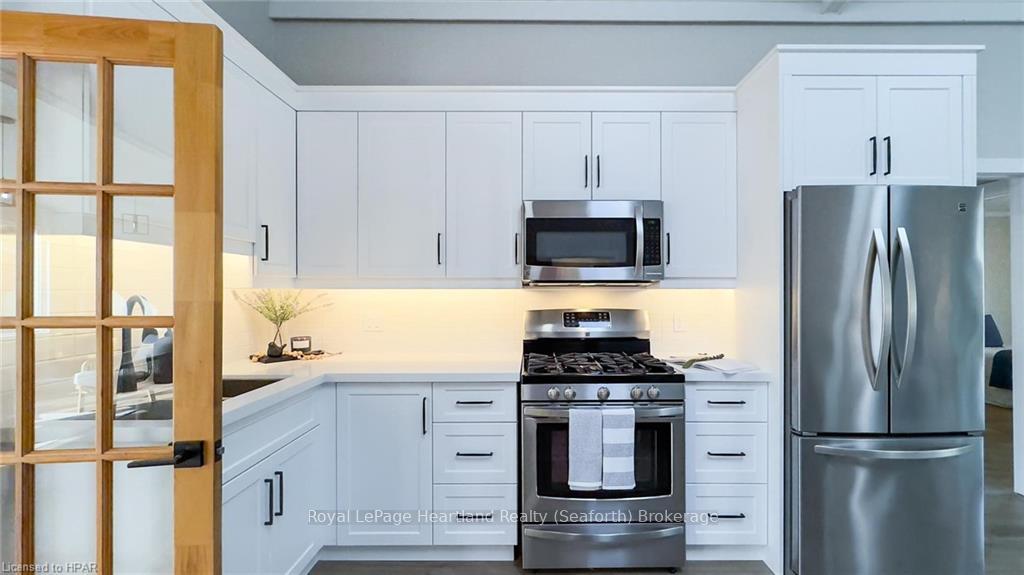 Photo 13 of 22 Hamilton Street, Bluewater, Bayfield — HOMEH