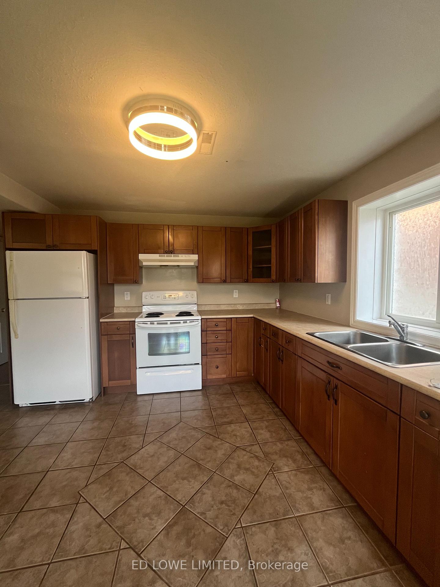 Photo 11 of Unit Basement, 165 Crompton Drive, Barrie, Little Lake — HOMEH