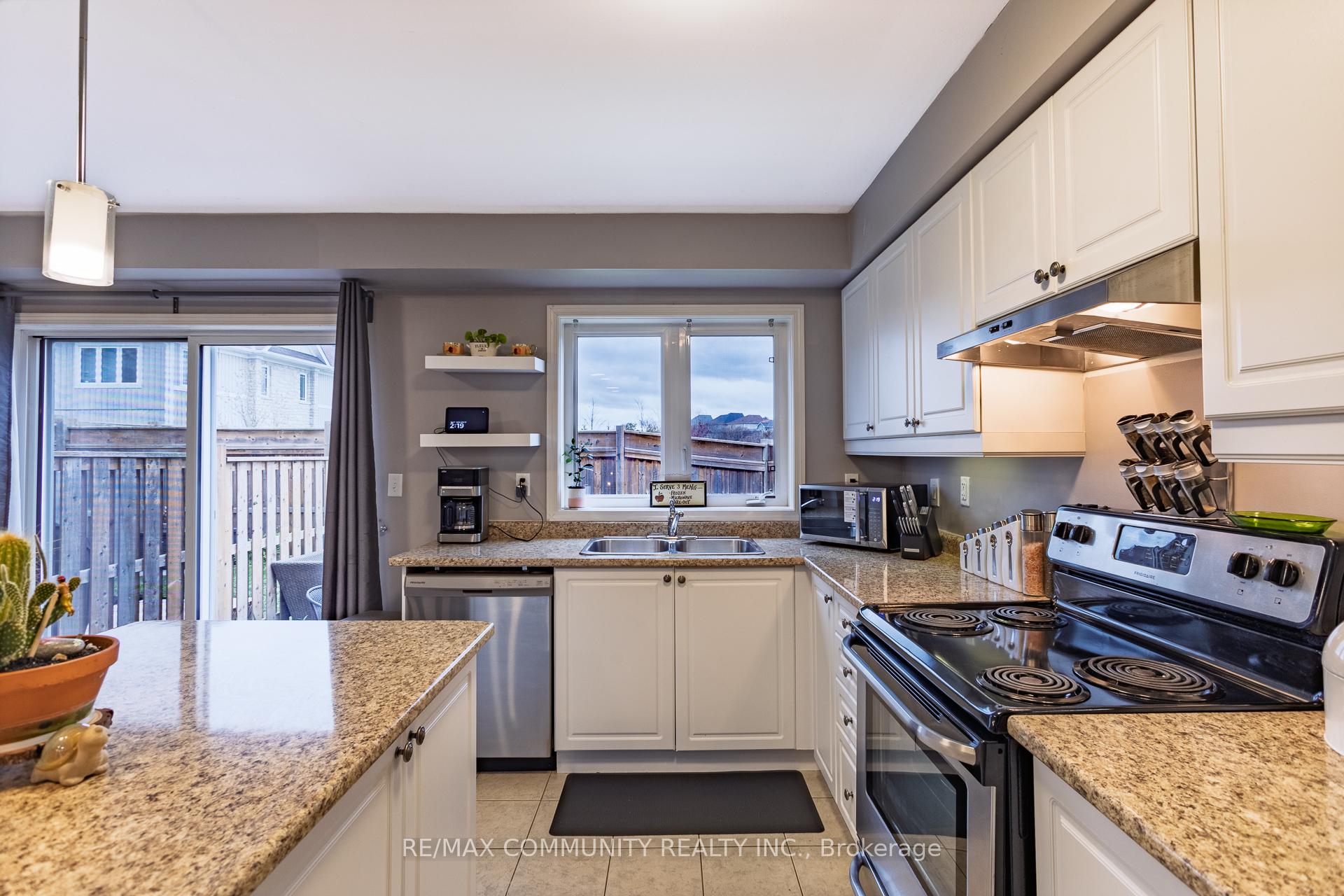 Photo 17 of 56 Farmstead Drive, Clarington, Bowmanville — HOMEH