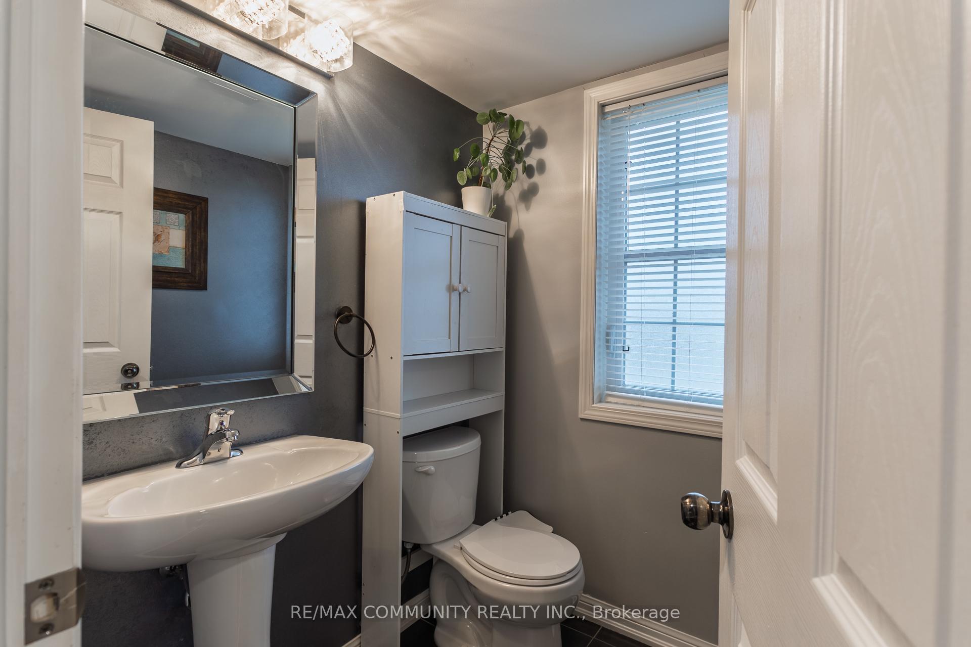 Photo 12 of 56 Farmstead Drive, Clarington, Bowmanville — HOMEH