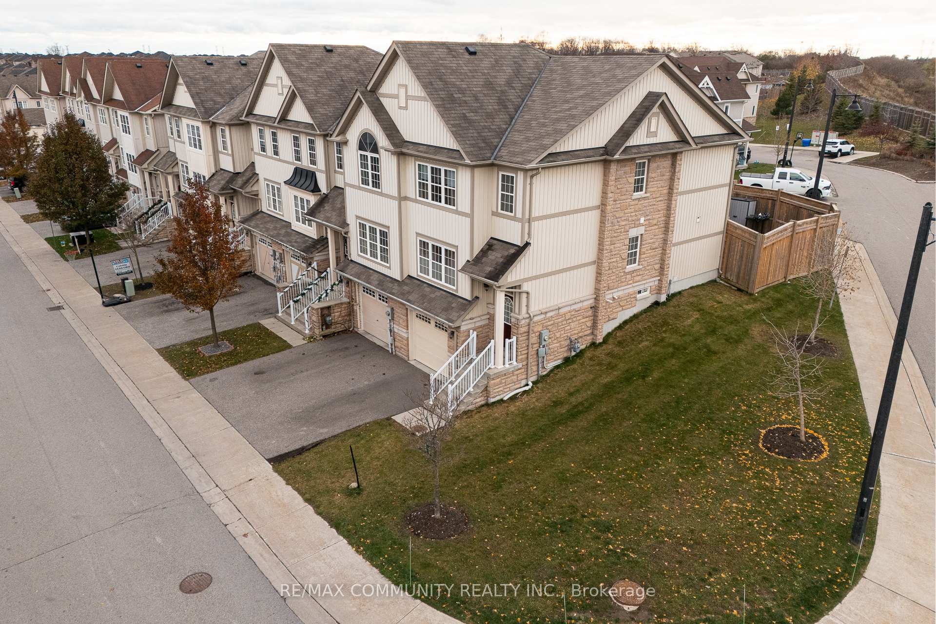 Photo 26 of 56 Farmstead Drive, Clarington, Bowmanville — HOMEH