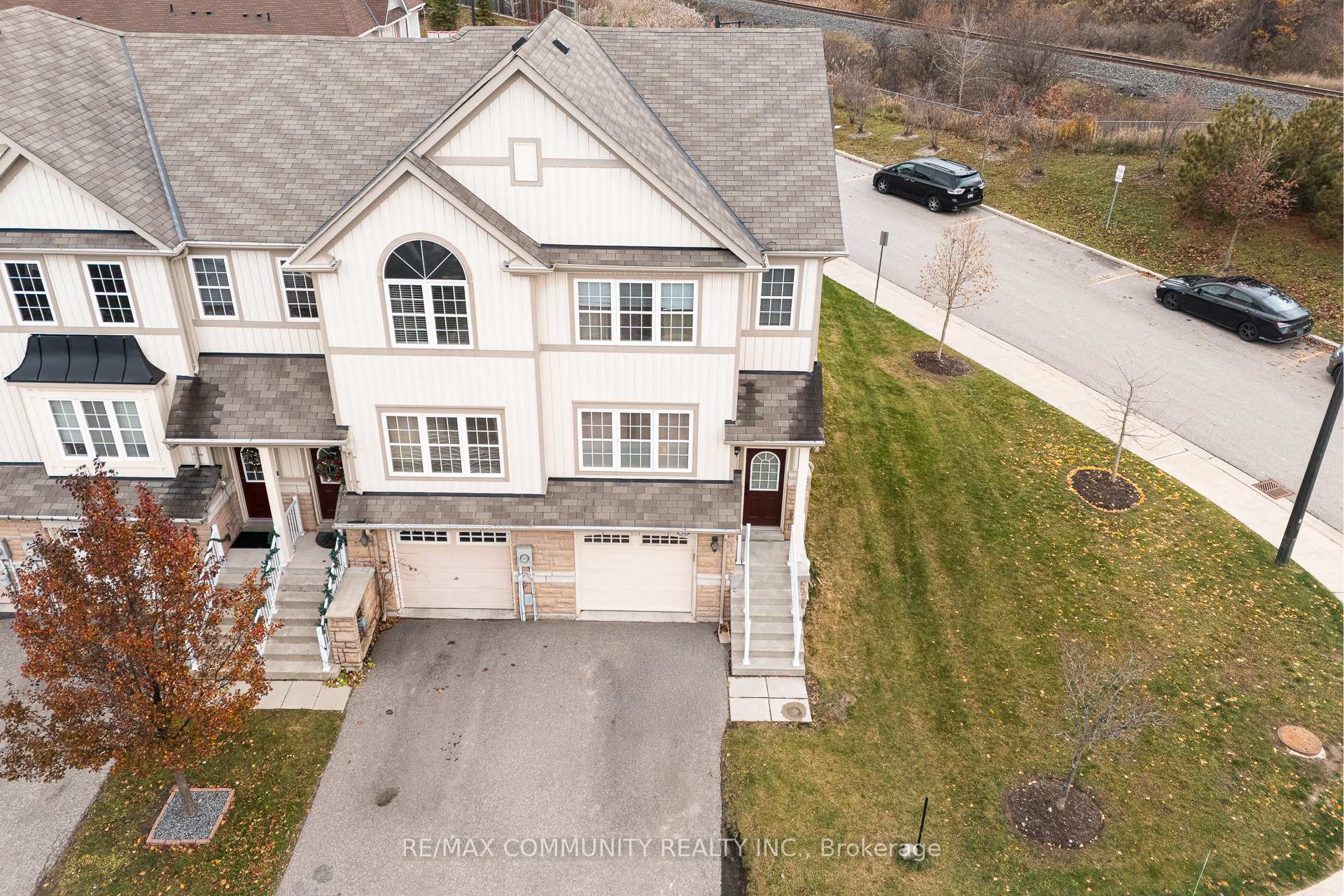 Photo 27 of 56 Farmstead Drive, Clarington, Bowmanville — HOMEH