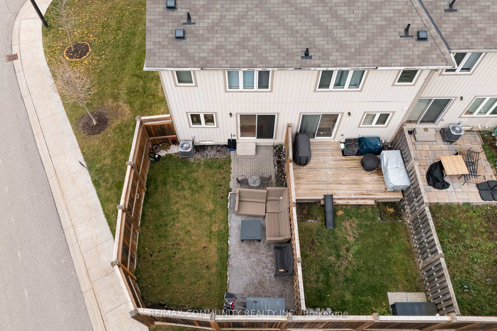 Photo 23 of 56 Farmstead Drive, Clarington, Bowmanville — HOMEH