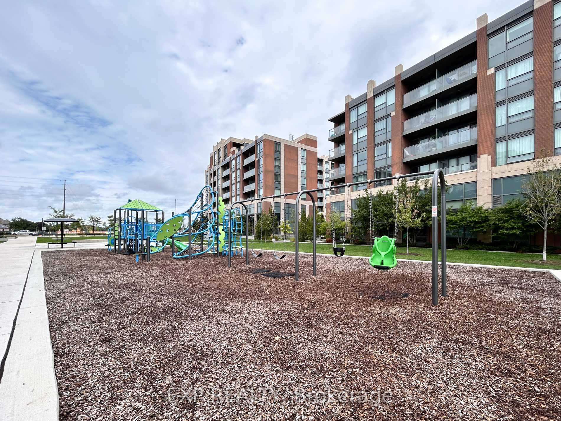 Photo 15 of Unit 705, 15 Water Walk Drive, Markham, Unionville — HOMEH