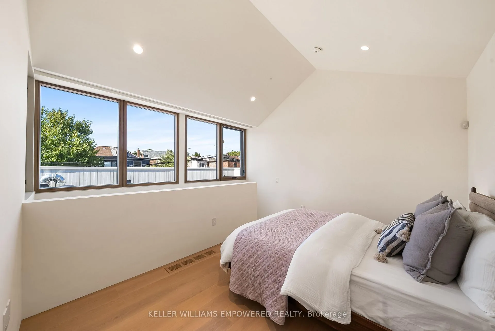 Photo 30 of Unit 2, 722 Lansdowne Avenue, Toronto, Dovercourt-Wallace Emerson-Junction — HOMEH