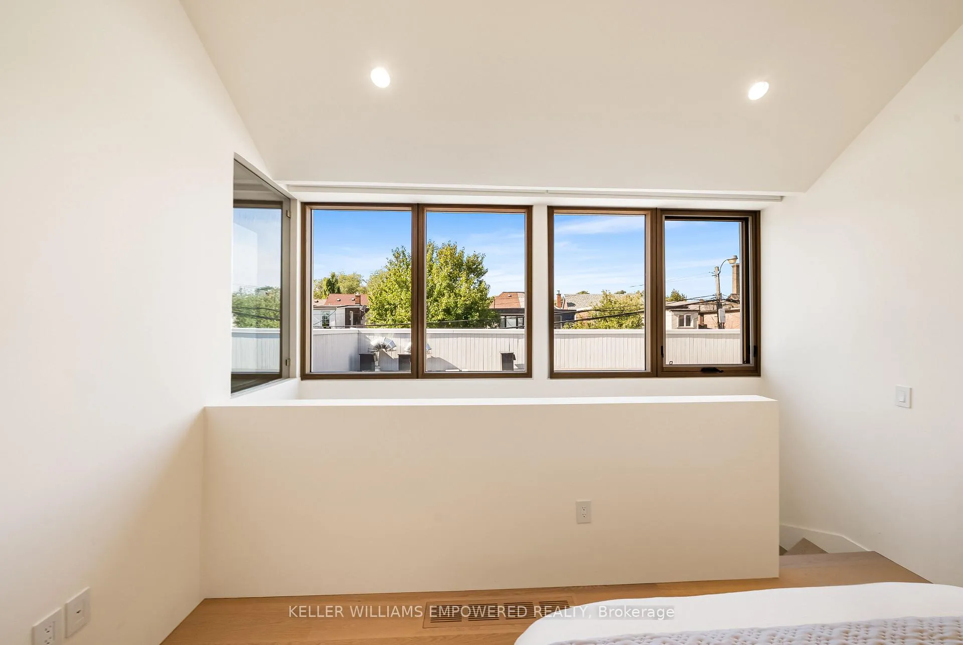 Photo 31 of Unit 2, 722 Lansdowne Avenue, Toronto, Dovercourt-Wallace Emerson-Junction — HOMEH