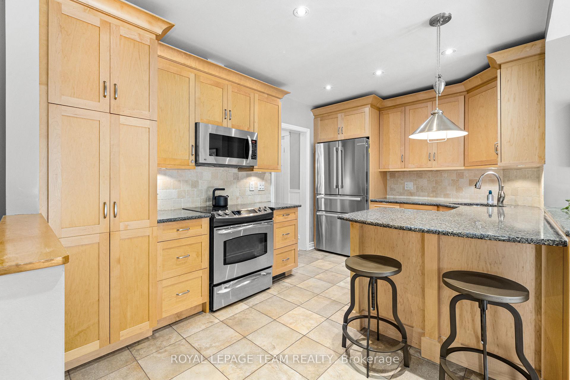 Photo 11 of 15 1/2 Fourth Avenue, Ottawa, Glebe — HOMEH