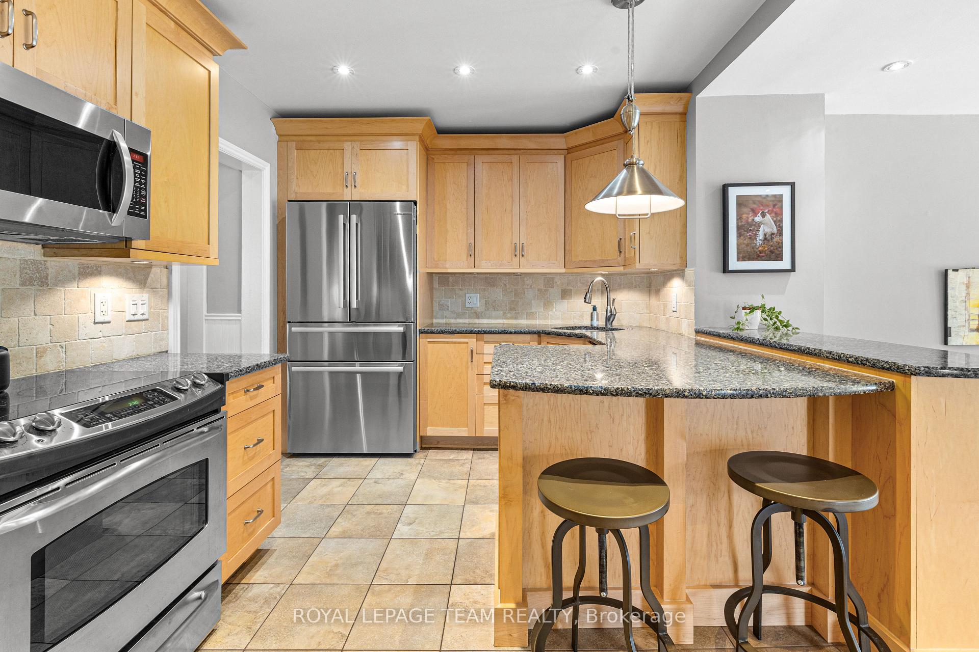 Photo 12 of 15 1/2 Fourth Avenue, Ottawa, Glebe — HOMEH