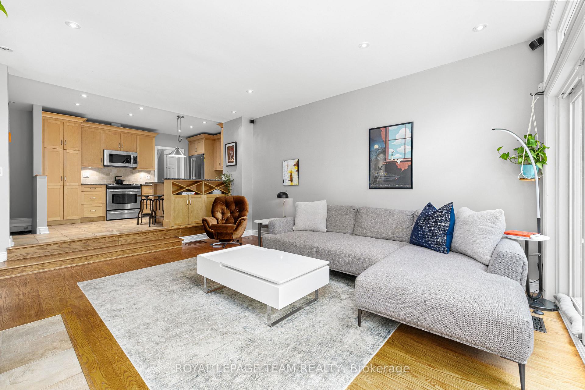 Photo 13 of 15 1/2 Fourth Avenue, Ottawa, Glebe — HOMEH