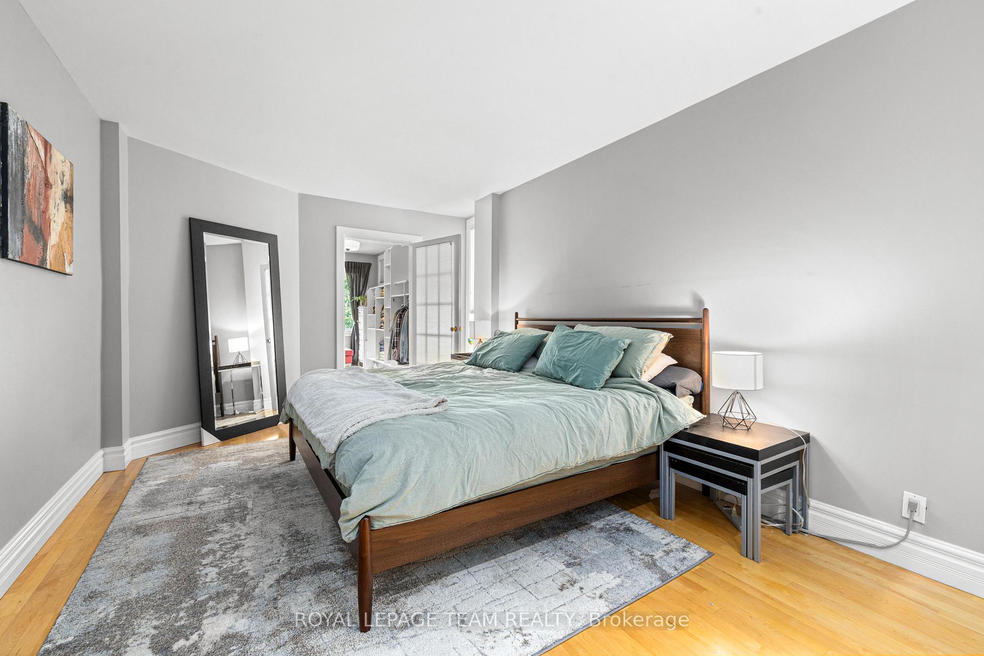 Photo 17 of 15 1/2 Fourth Avenue, Ottawa, Glebe — HOMEH