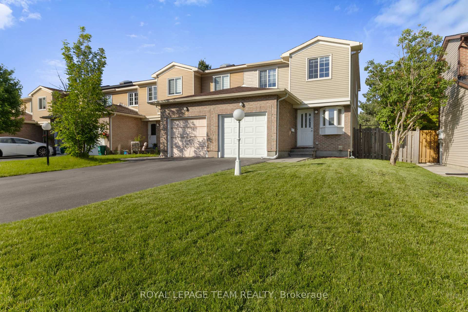 Photo 3 of 34 Shadetree Crescent, Ottawa, Borden Farm/Stewart Farm/Carleton Heights/Parkwood Hills — HOMEH