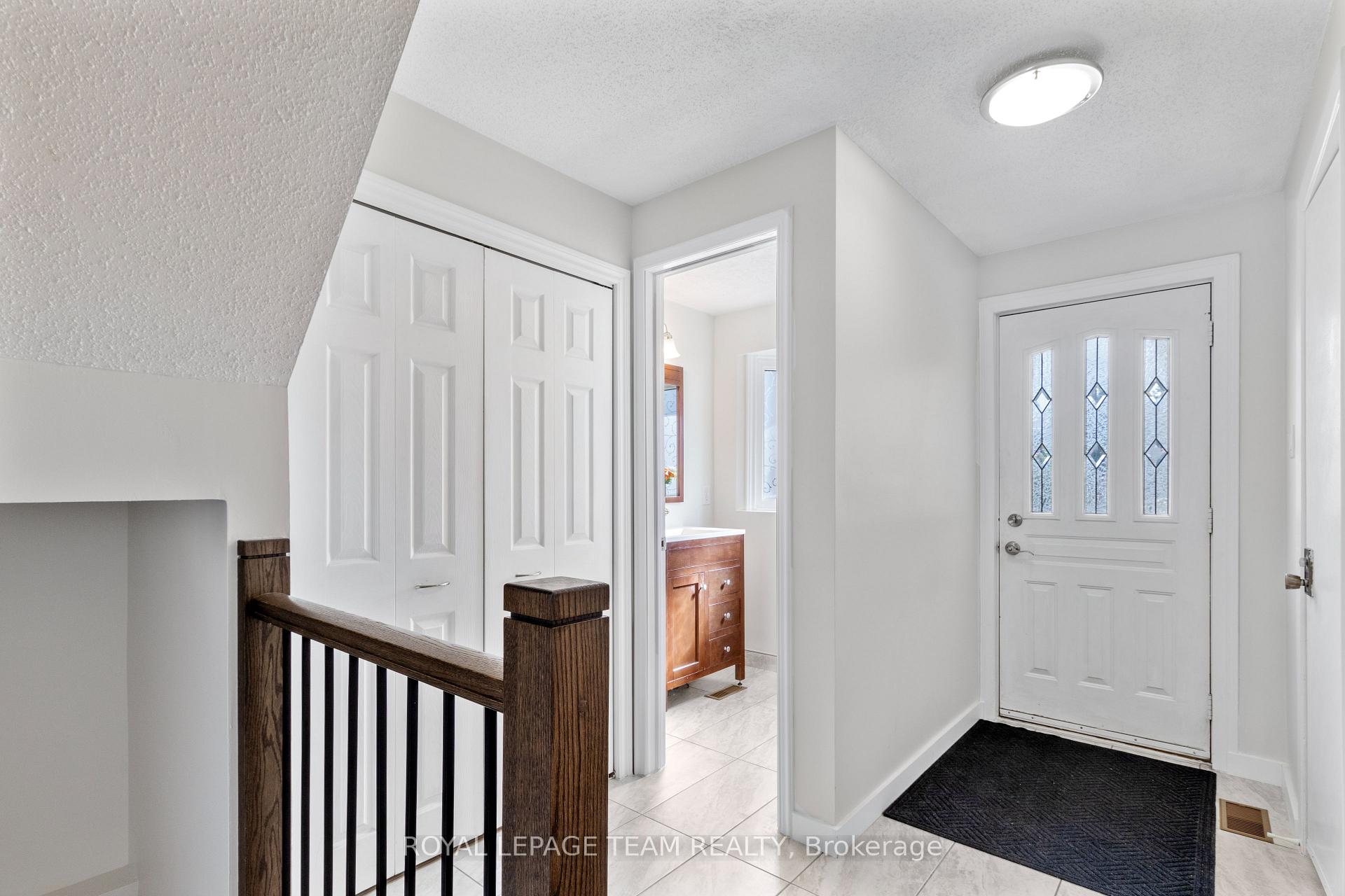 Photo 6 of 34 Shadetree Crescent, Ottawa, Borden Farm/Stewart Farm/Carleton Heights/Parkwood Hills — HOMEH