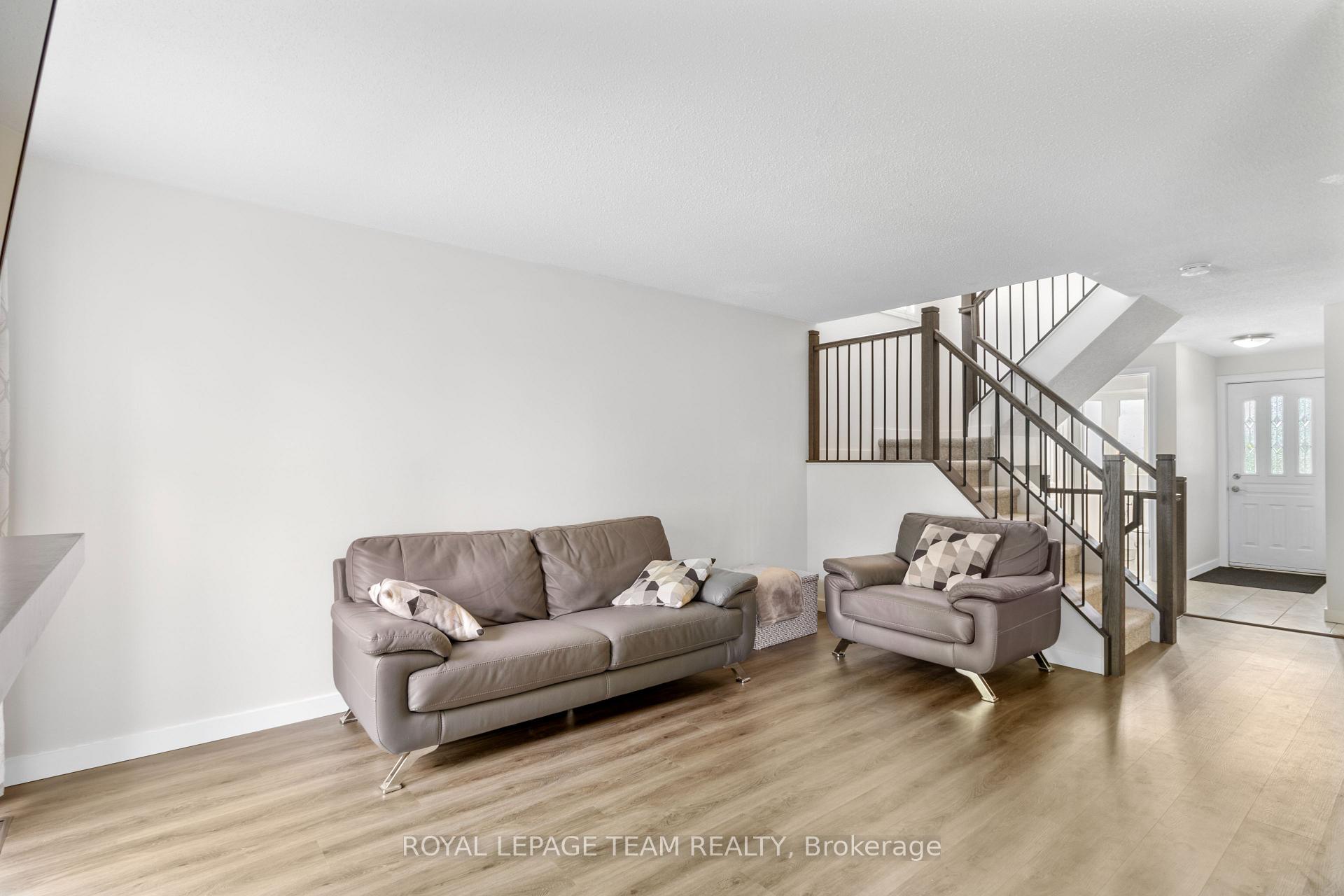 Photo 12 of 34 Shadetree Crescent, Ottawa, Borden Farm/Stewart Farm/Carleton Heights/Parkwood Hills — HOMEH