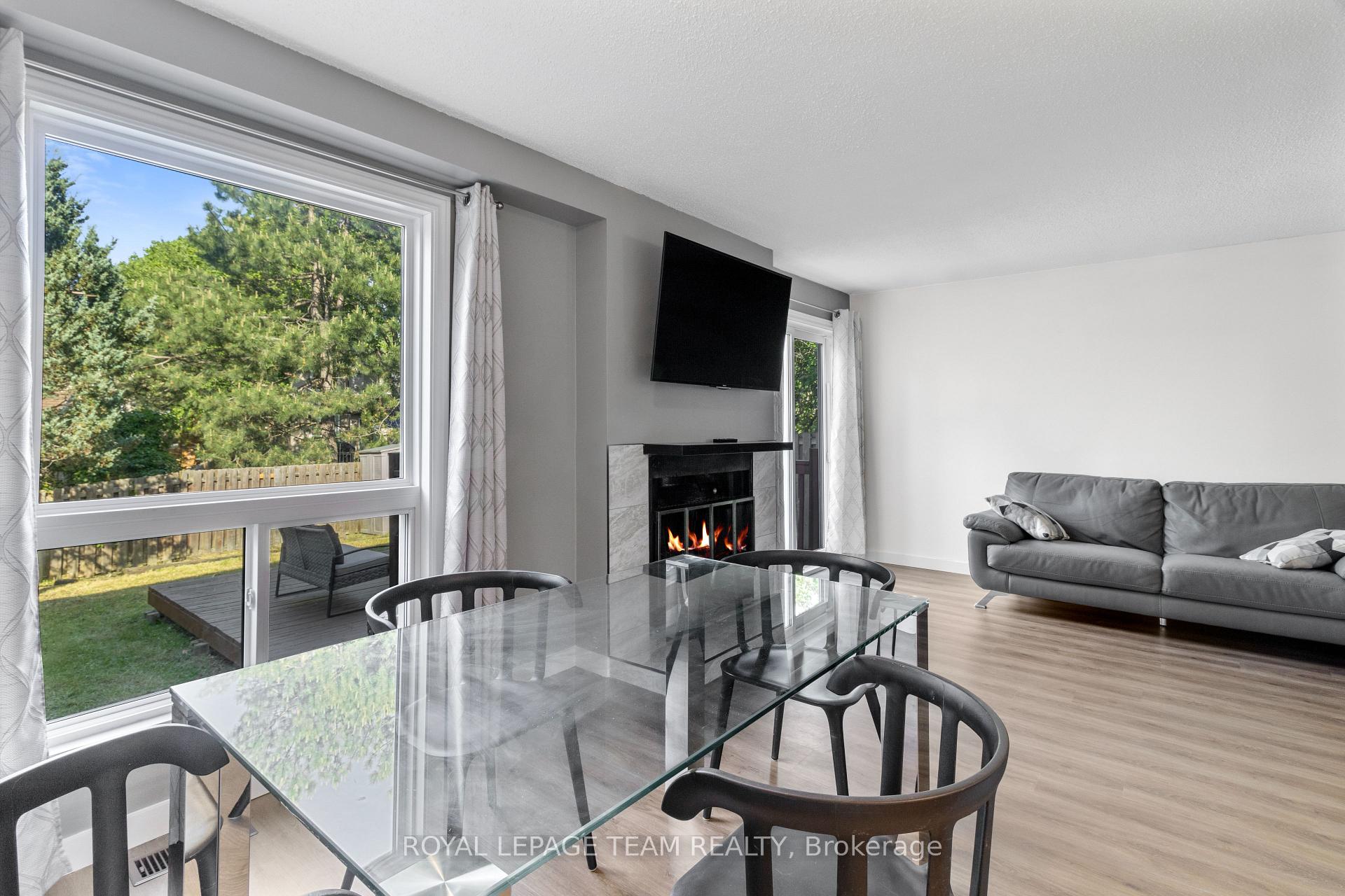 Photo 8 of 34 Shadetree Crescent, Ottawa, Borden Farm/Stewart Farm/Carleton Heights/Parkwood Hills — HOMEH