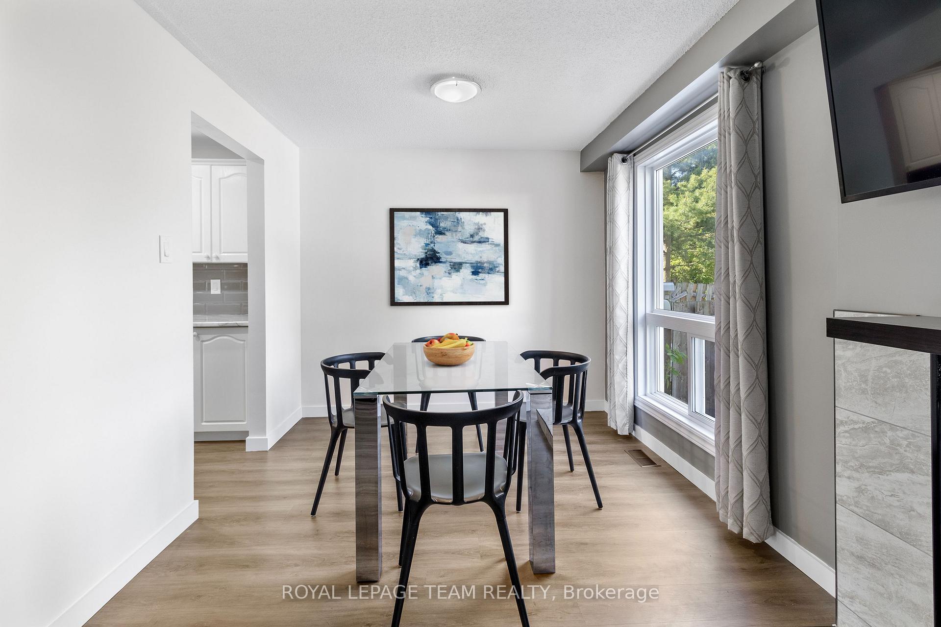 Photo 17 of 34 Shadetree Crescent, Ottawa, Borden Farm/Stewart Farm/Carleton Heights/Parkwood Hills — HOMEH
