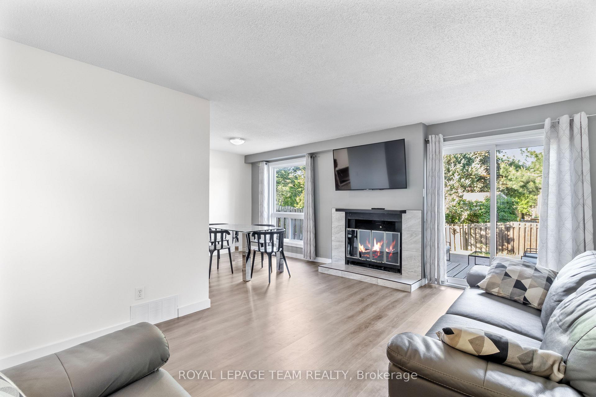 Photo 10 of 34 Shadetree Crescent, Ottawa, Borden Farm/Stewart Farm/Carleton Heights/Parkwood Hills — HOMEH