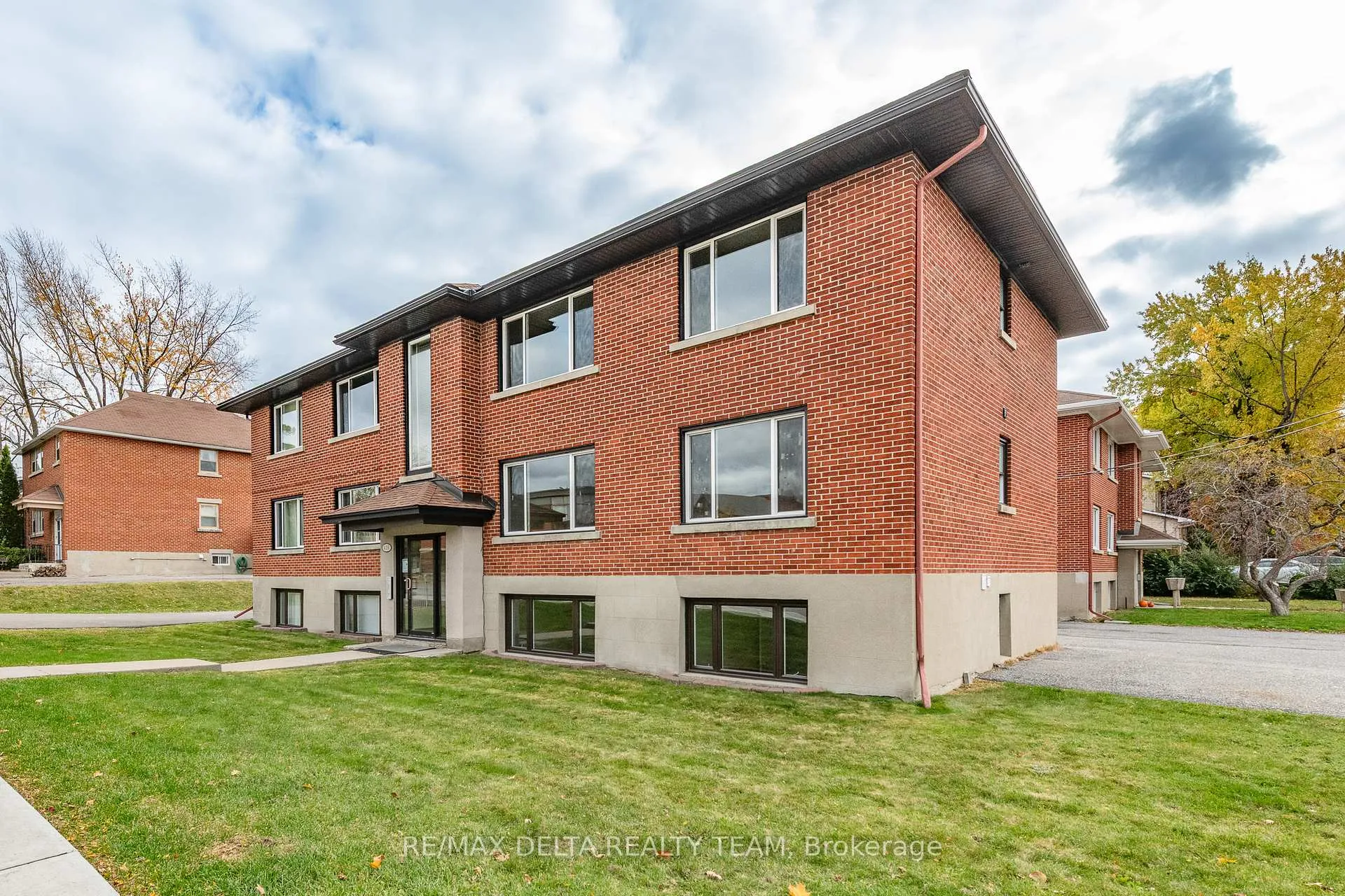 Photo 2 of Unit 6, 416 Dovercourt Avenue, Ottawa, Laurentianview — HOMEH